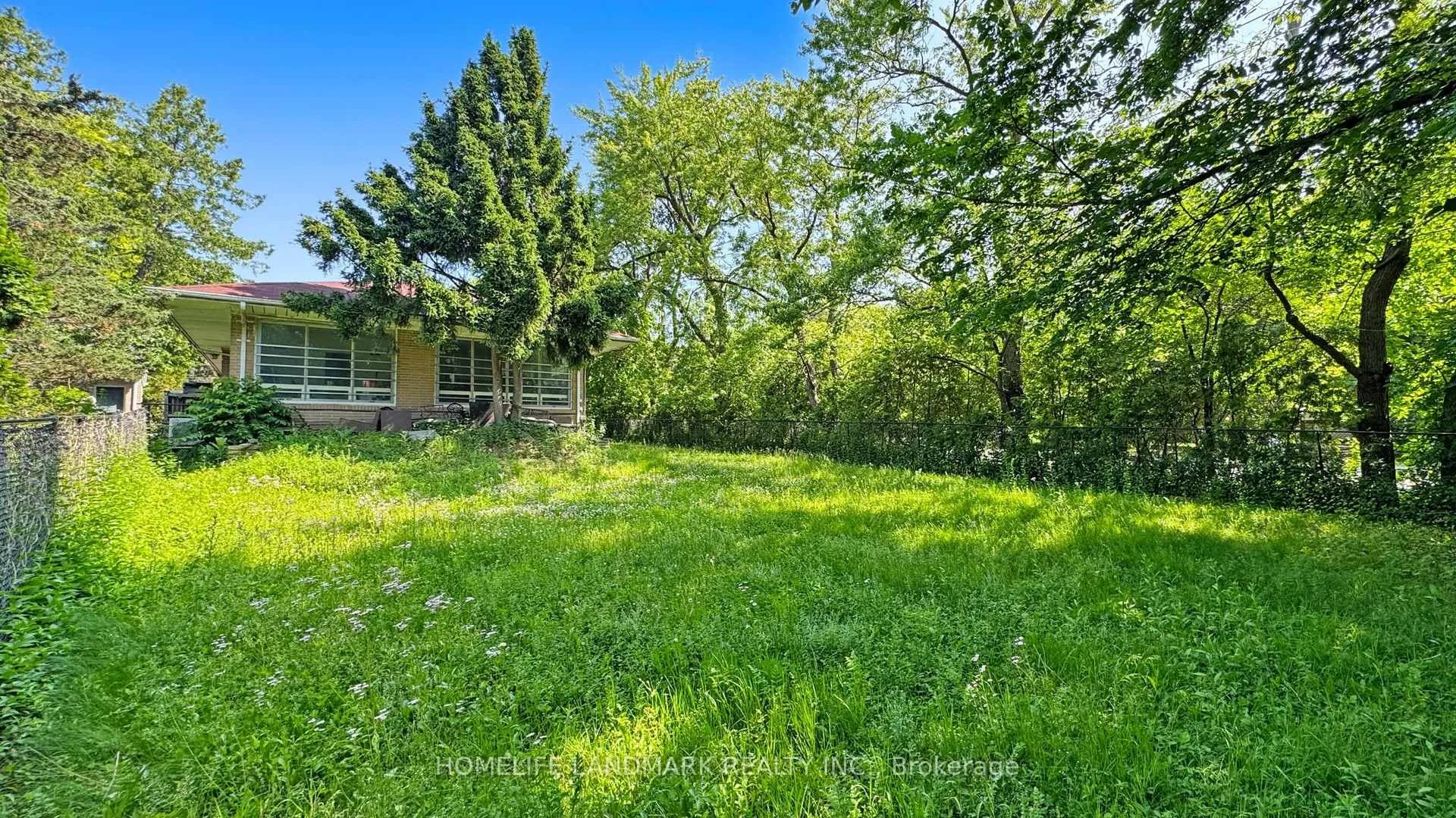 Photo 9 of 117 Arjay Crescent, North York, Bridle Path-Sunnybrook-York Mills — HOMEH