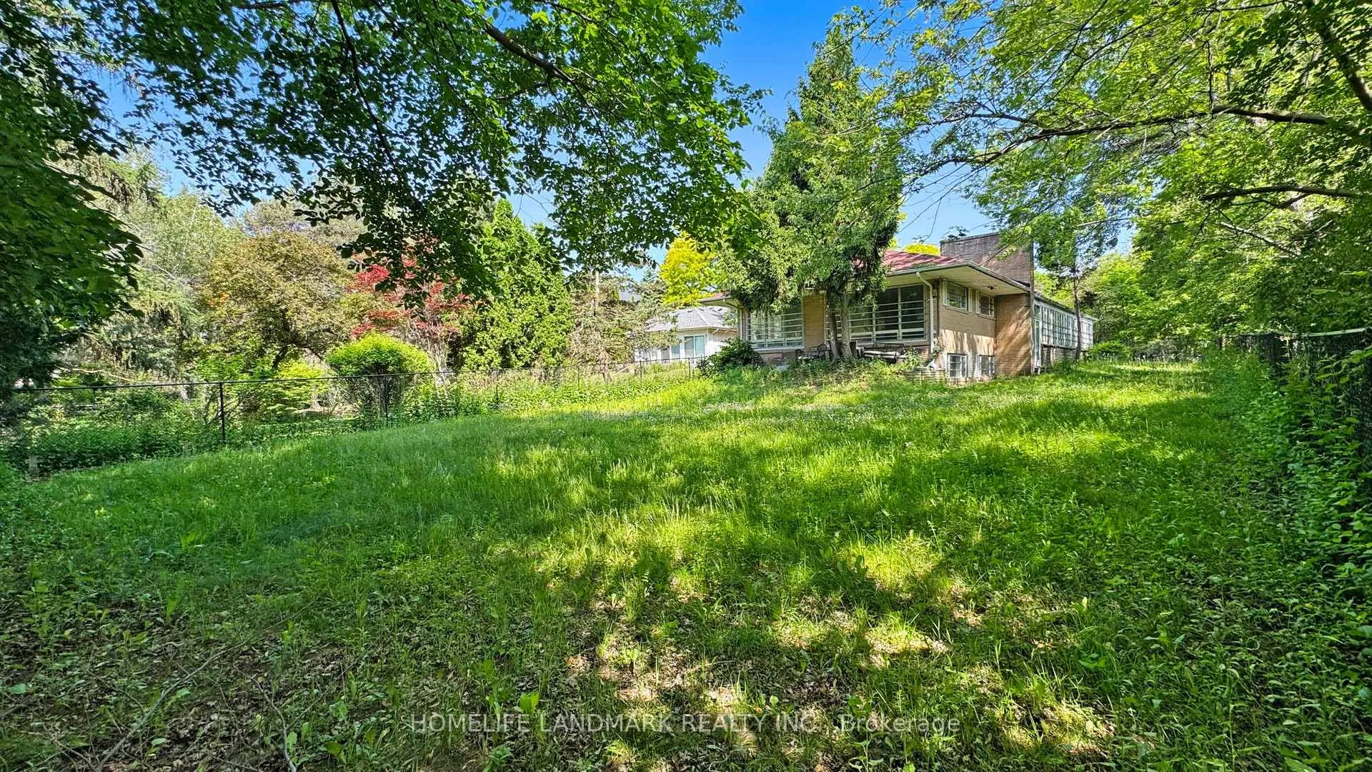 Photo 10 of 117 Arjay Crescent, North York, Bridle Path-Sunnybrook-York Mills — HOMEH
