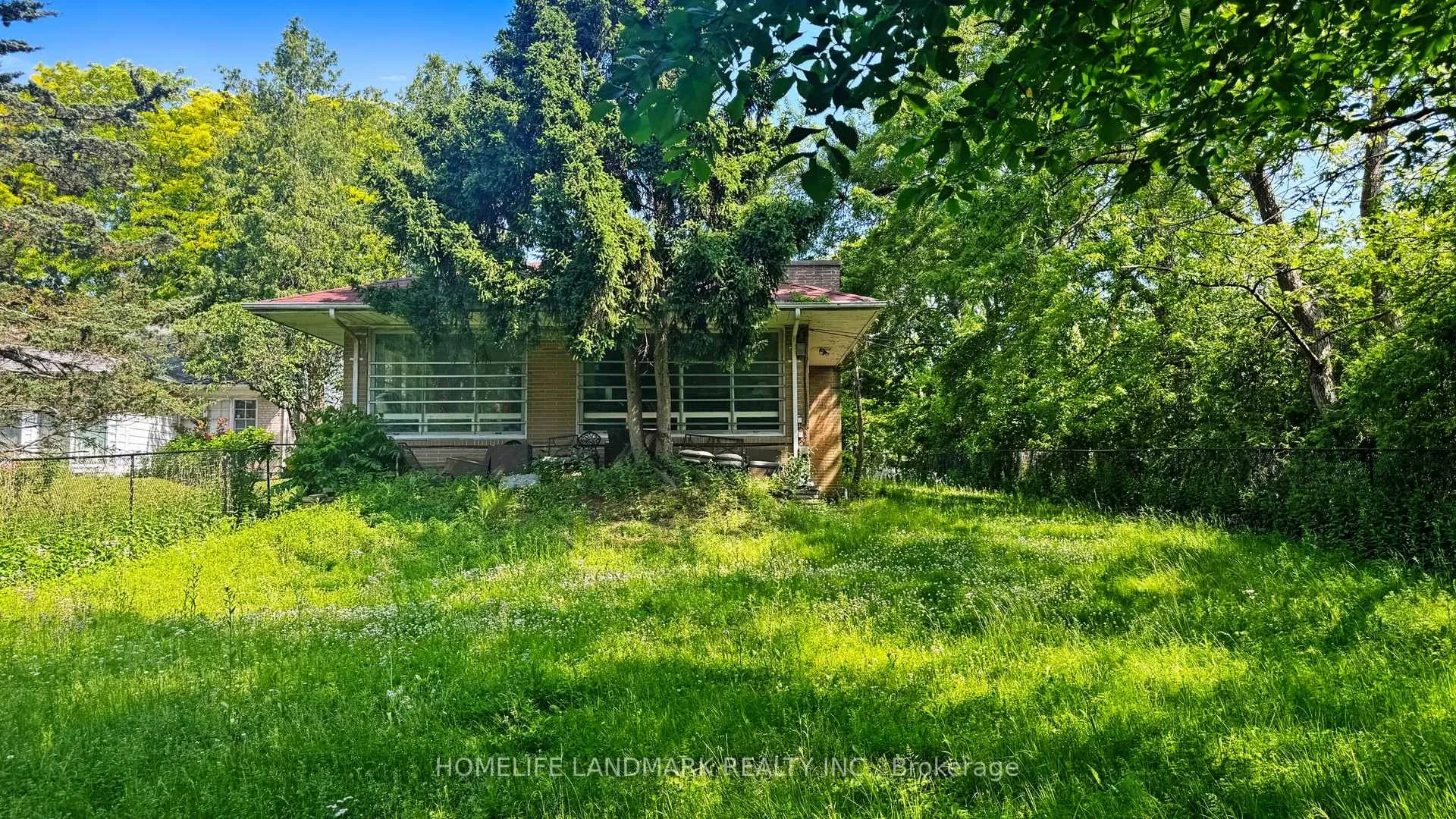 Photo 11 of 117 Arjay Crescent, North York, Bridle Path-Sunnybrook-York Mills — HOMEH