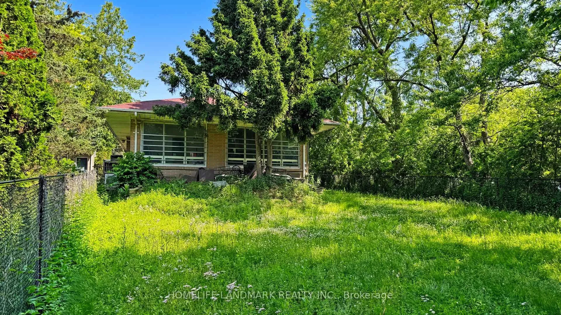 Photo 12 of 117 Arjay Crescent, North York, Bridle Path-Sunnybrook-York Mills — HOMEH