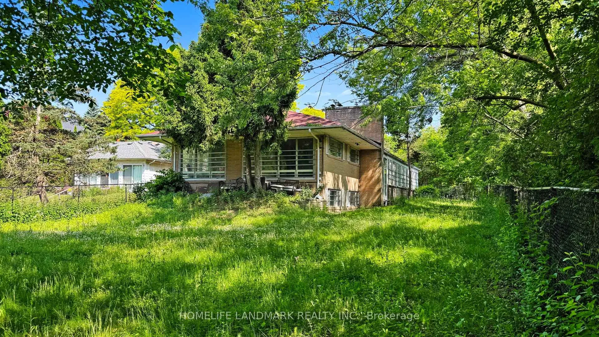 Photo 13 of 117 Arjay Crescent, North York, Bridle Path-Sunnybrook-York Mills — HOMEH
