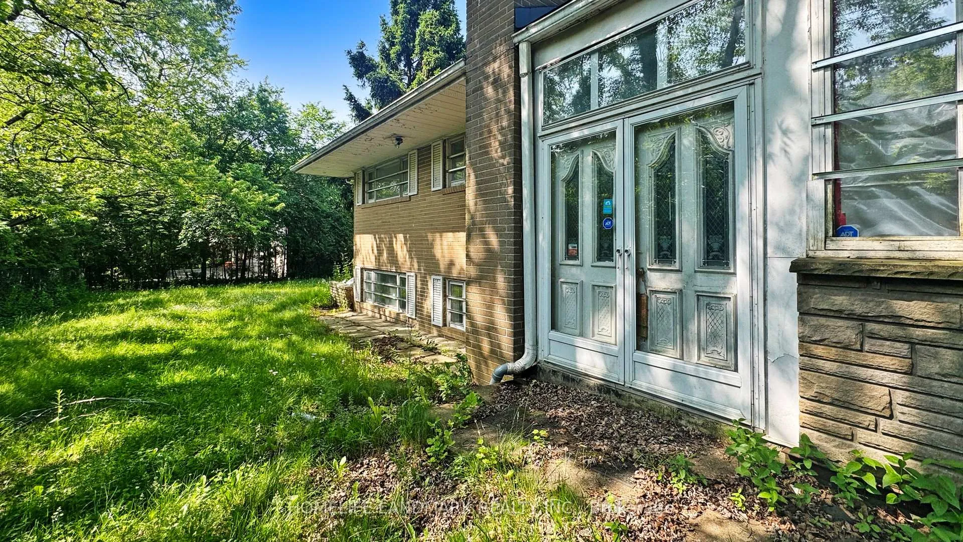 Photo 16 of 117 Arjay Crescent, North York, Bridle Path-Sunnybrook-York Mills — HOMEH