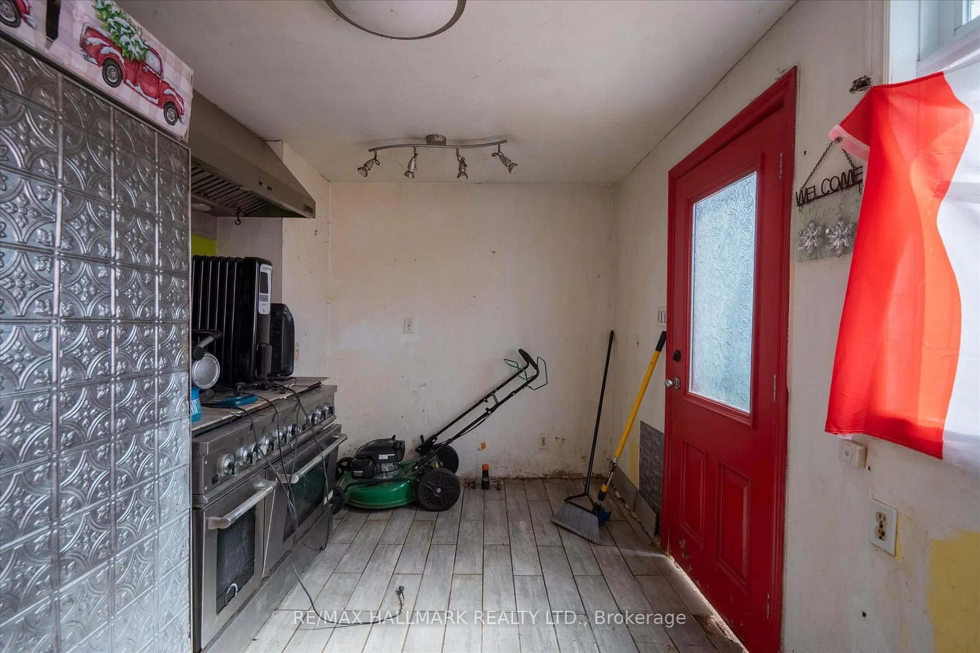 Photo 6 of 2329 Crystal Beach Road, Innisfil, Alcona — HOMEH
