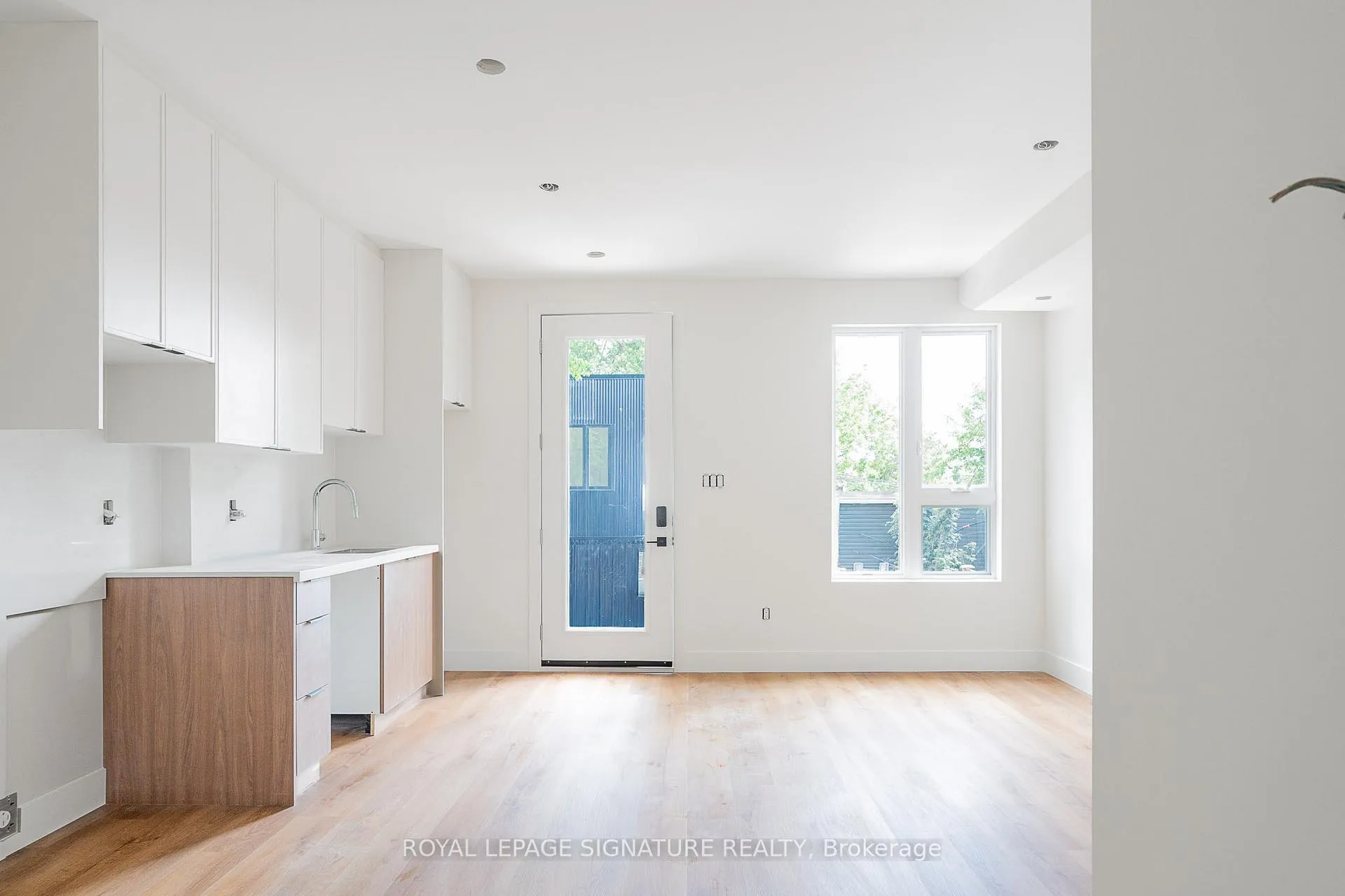 Photo 4 of Unit #4, 7 Earnscliffe Road, Toronto, Oakwood Village — HOMEH