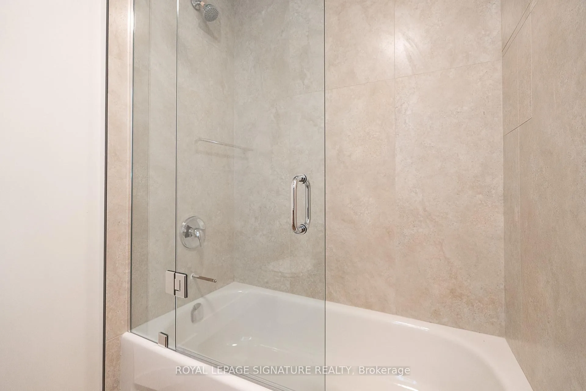 Photo 5 of Unit #4, 7 Earnscliffe Road, Toronto, Oakwood Village — HOMEH