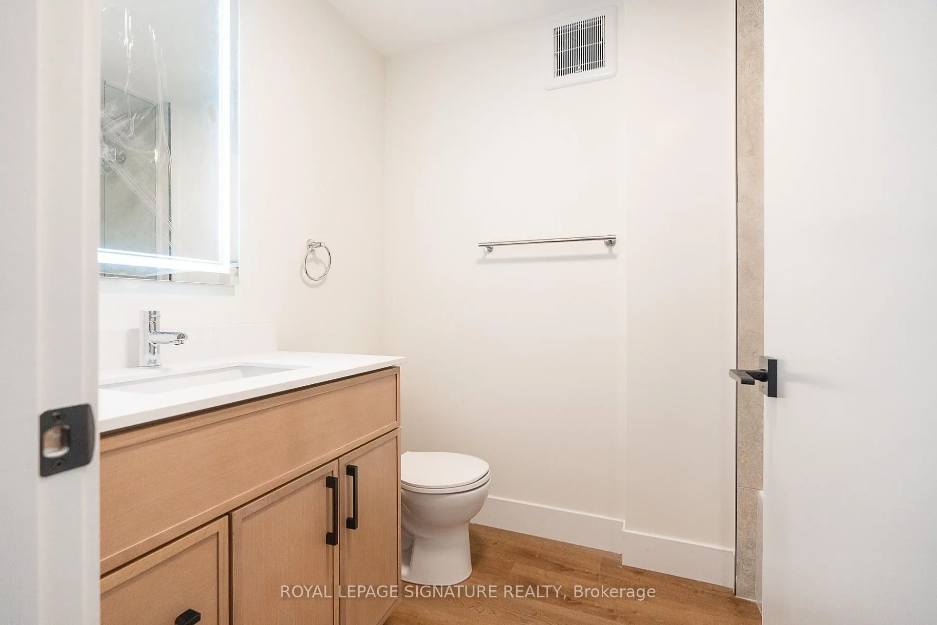 Photo 6 of Unit #4, 7 Earnscliffe Road, Toronto, Oakwood Village — HOMEH