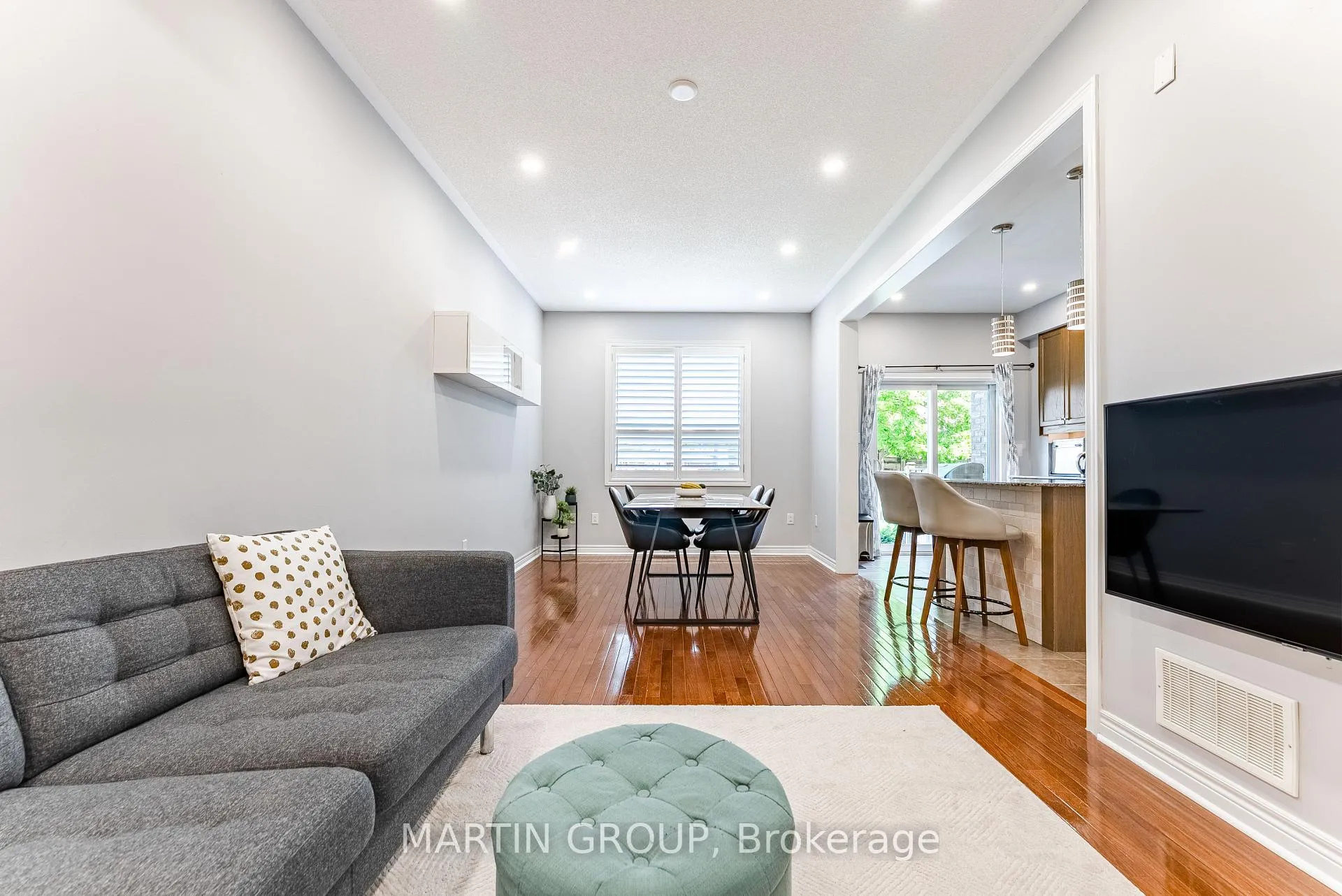 Photo 9 of 2425 Grand Oak Trail, Oakville, Westmount — HOMEH