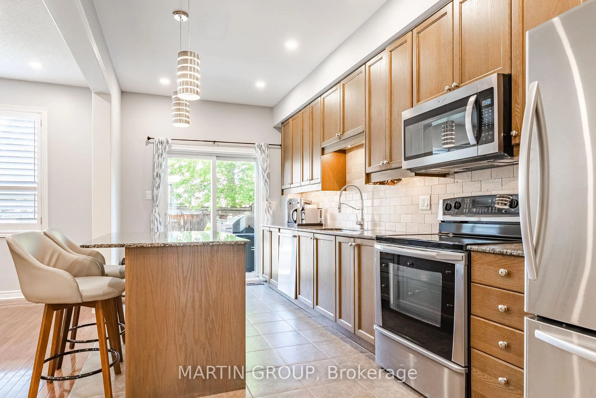 Photo 14 of 2425 Grand Oak Trail, Oakville, Westmount — HOMEH