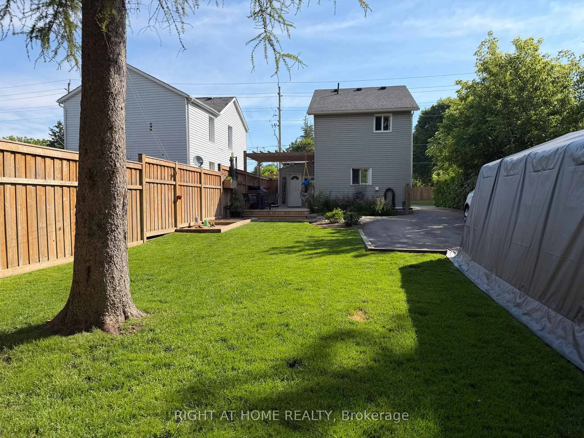 Photo 3 of 92 Main Street N, Halton Hills, Acton — HOMEH