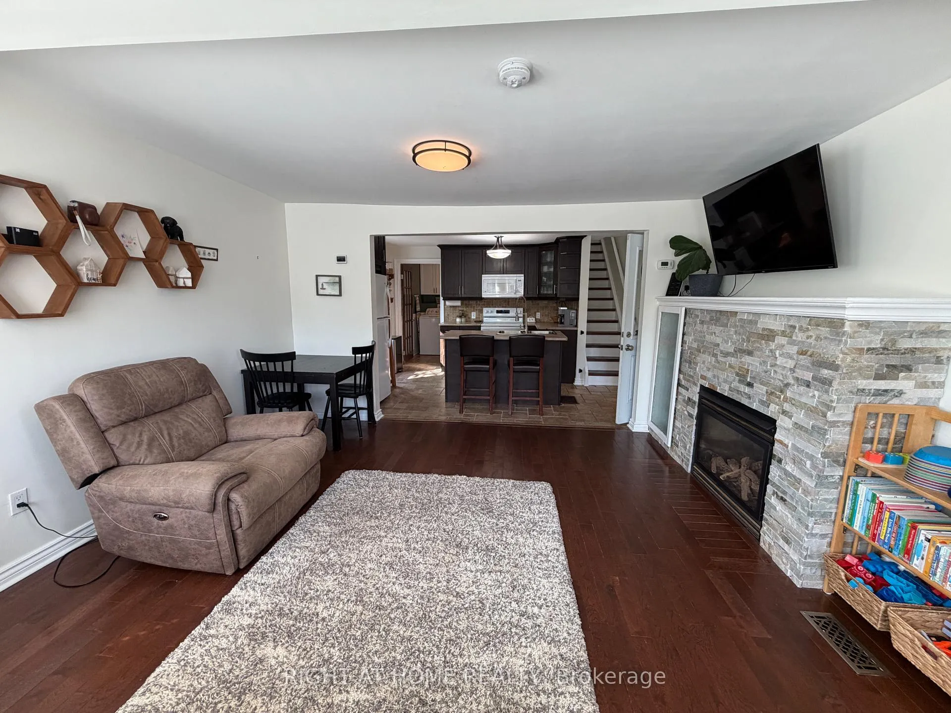 Photo 10 of 92 Main Street N, Halton Hills, Acton — HOMEH