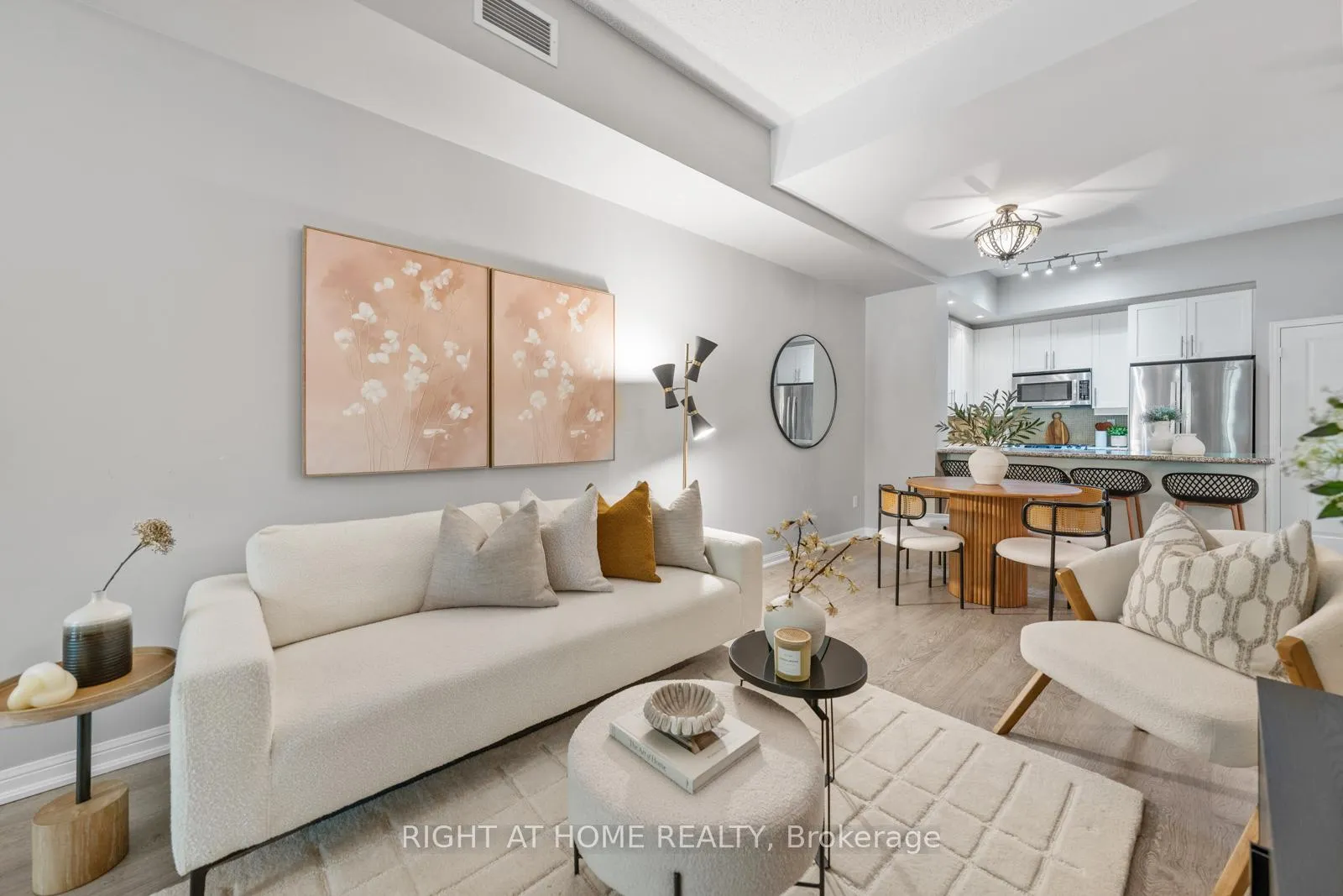 Photo 4 of 9 Bastion Street, Toronto, Niagara — HOMEH