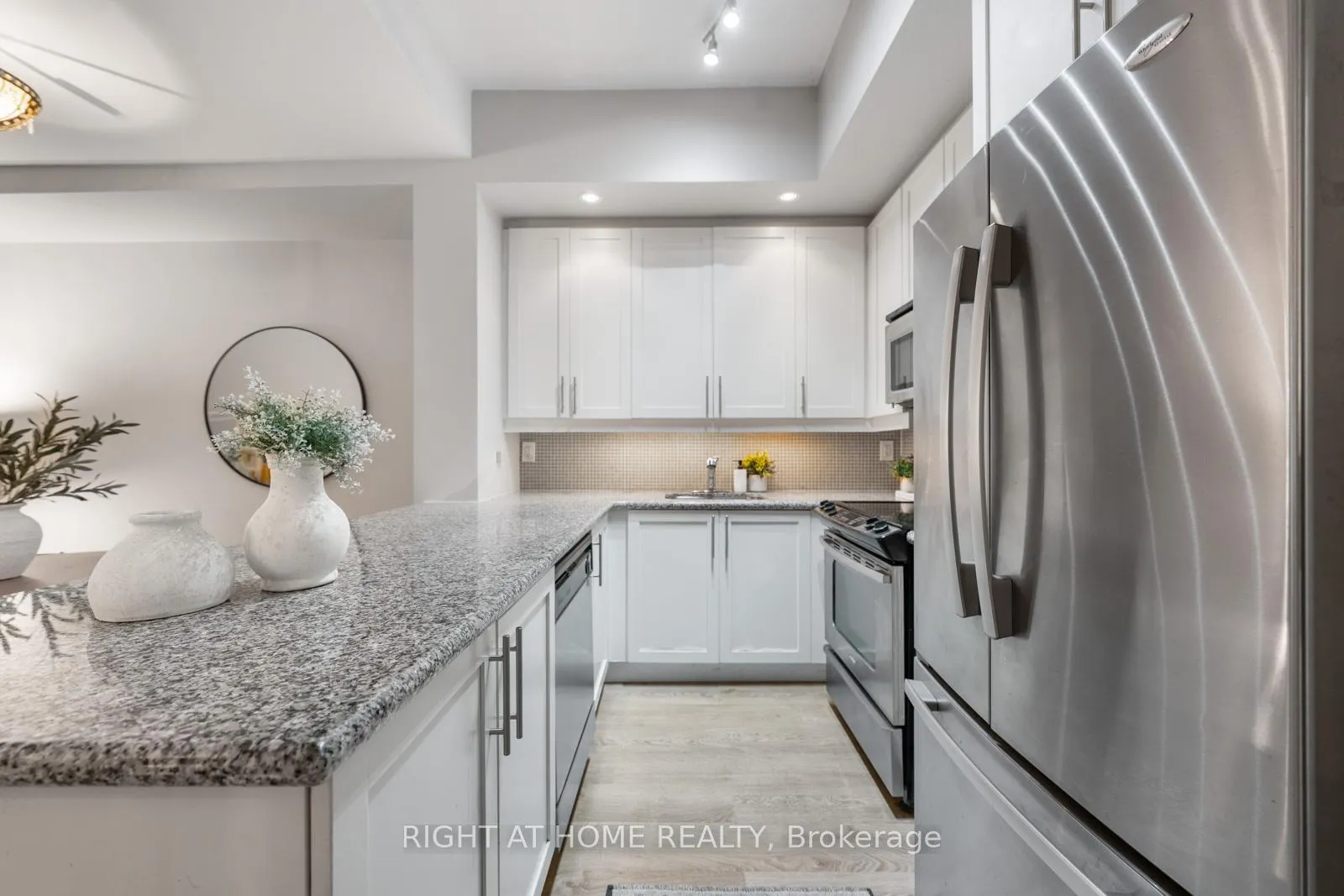 Photo 7 of 9 Bastion Street, Toronto, Niagara — HOMEH