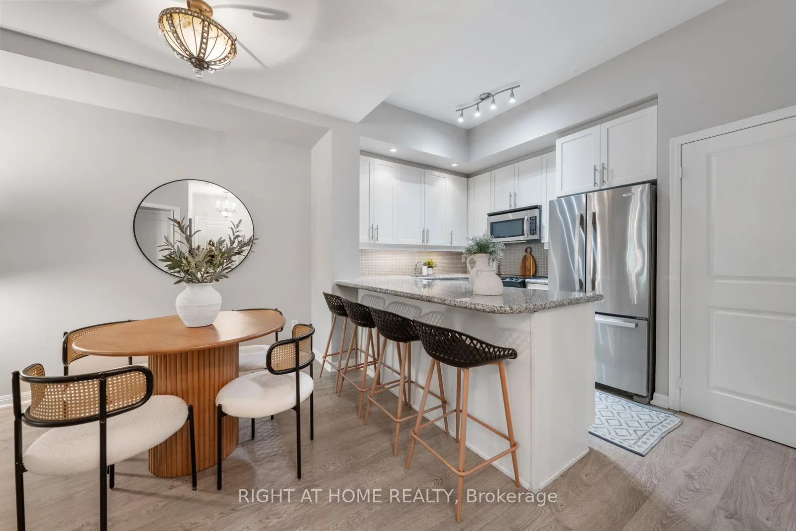Photo 8 of 9 Bastion Street, Toronto, Niagara — HOMEH