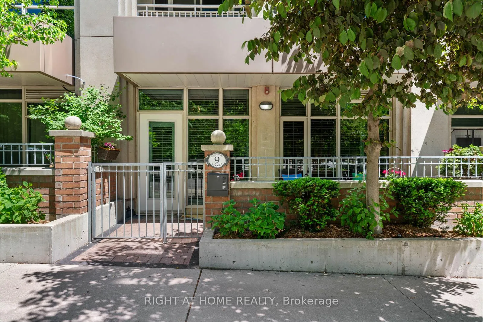 Photo 16 of 9 Bastion Street, Toronto, Niagara — HOMEH