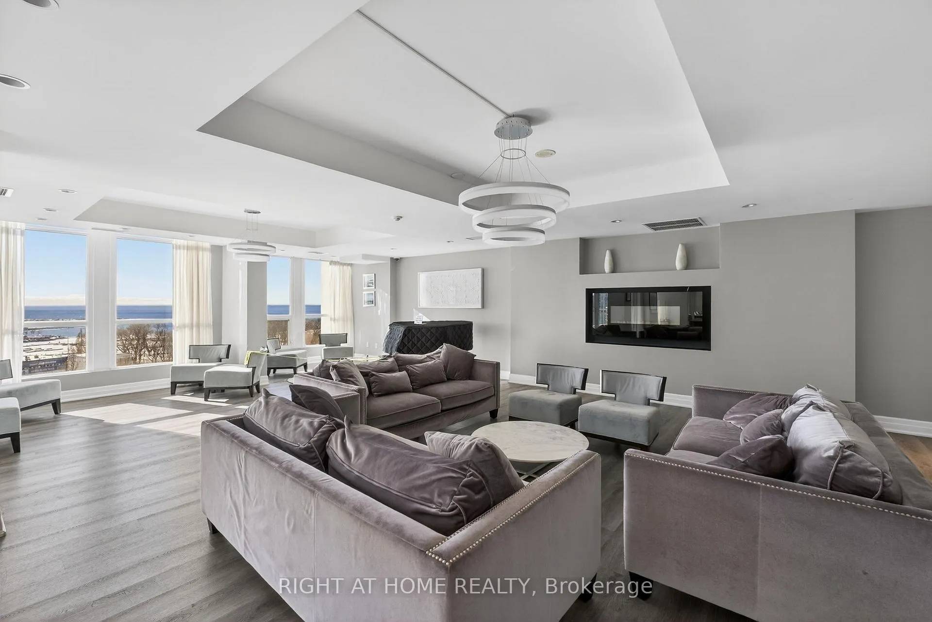 Photo 25 of 9 Bastion Street, Toronto, Niagara — HOMEH