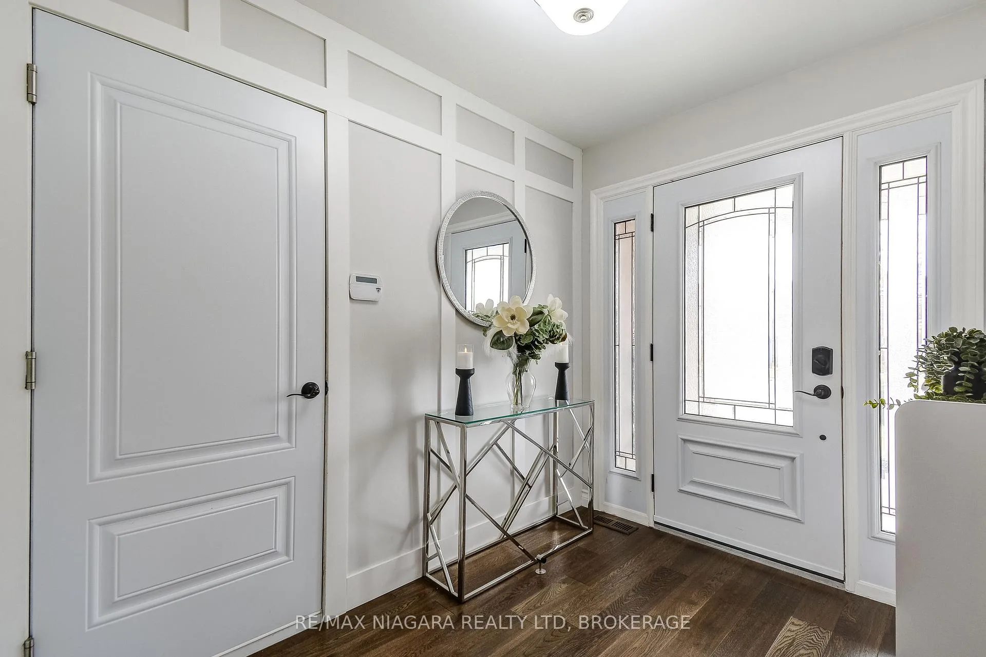 Photo 5 of 104 Whiteoak Crescent, Welland, N. Welland — HOMEH