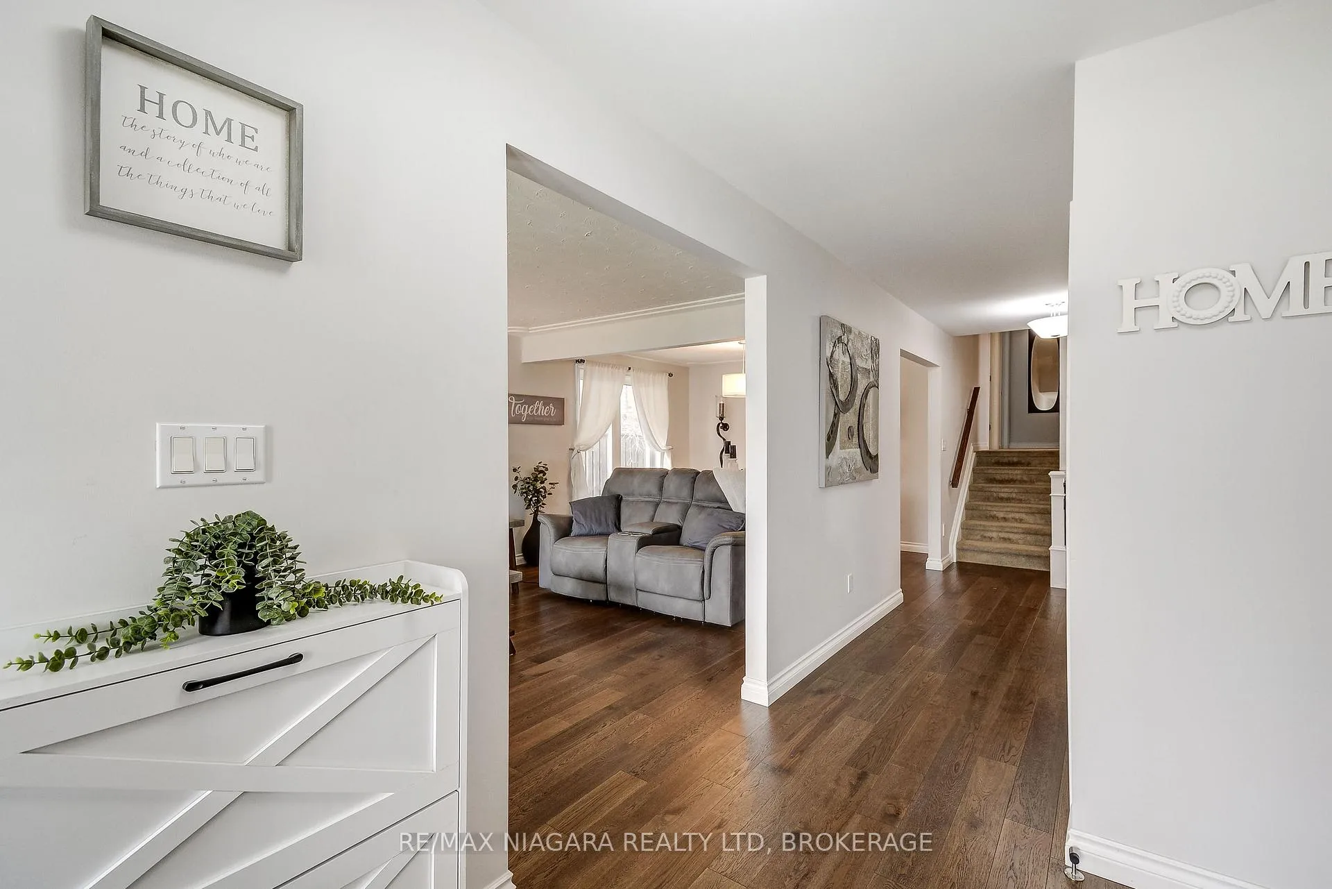 Photo 6 of 104 Whiteoak Crescent, Welland, N. Welland — HOMEH