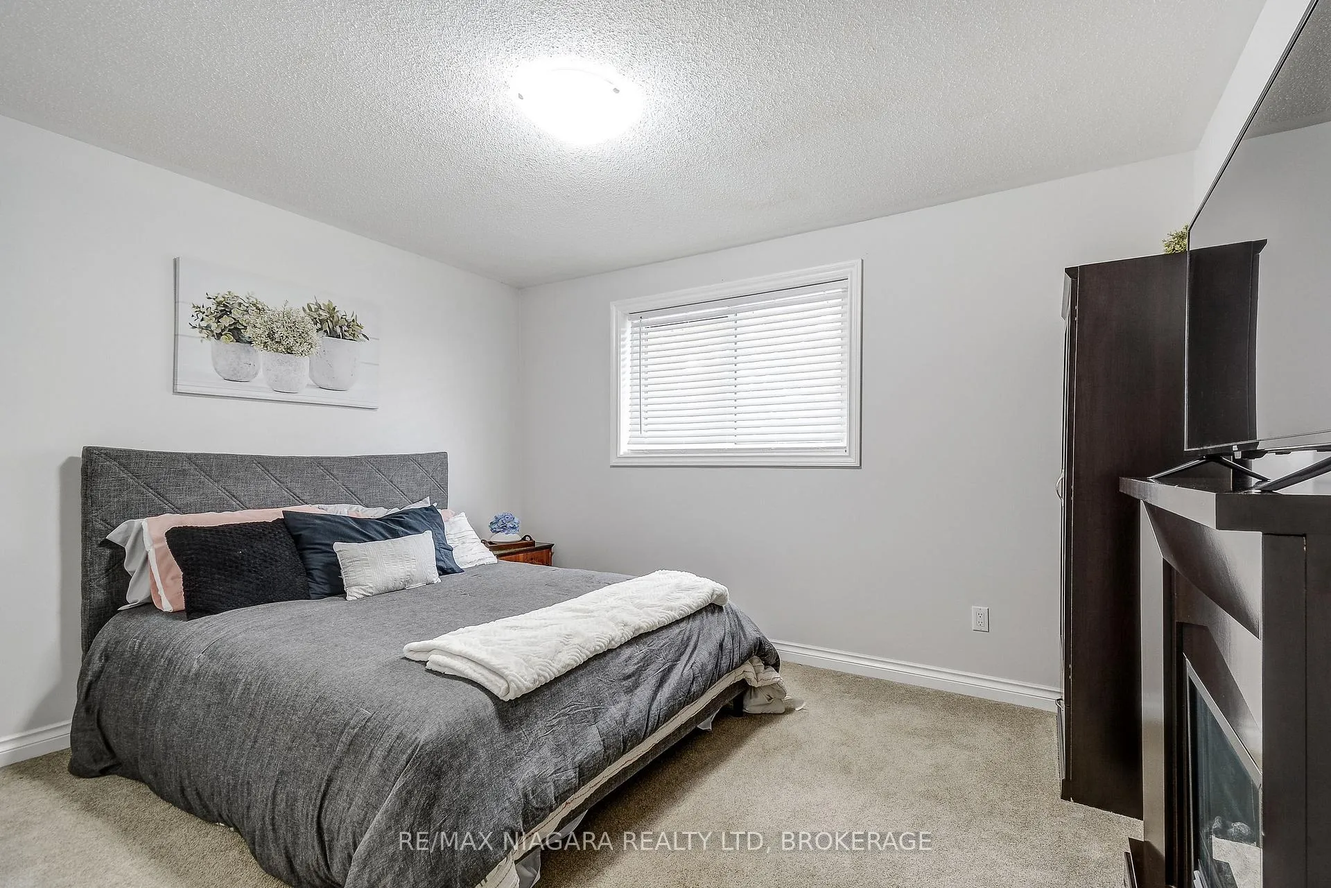 Photo 13 of 104 Whiteoak Crescent, Welland, N. Welland — HOMEH