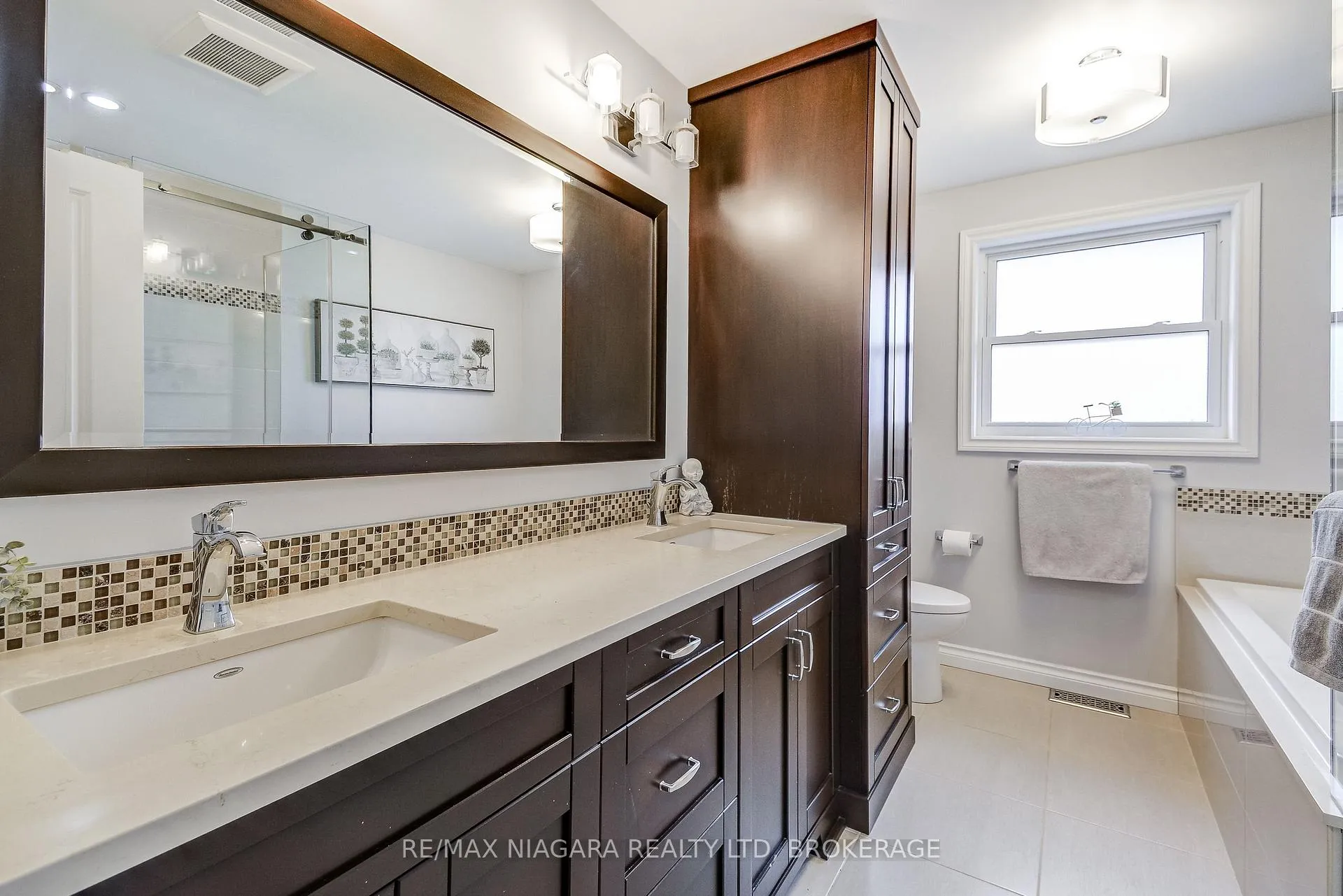 Photo 15 of 104 Whiteoak Crescent, Welland, N. Welland — HOMEH