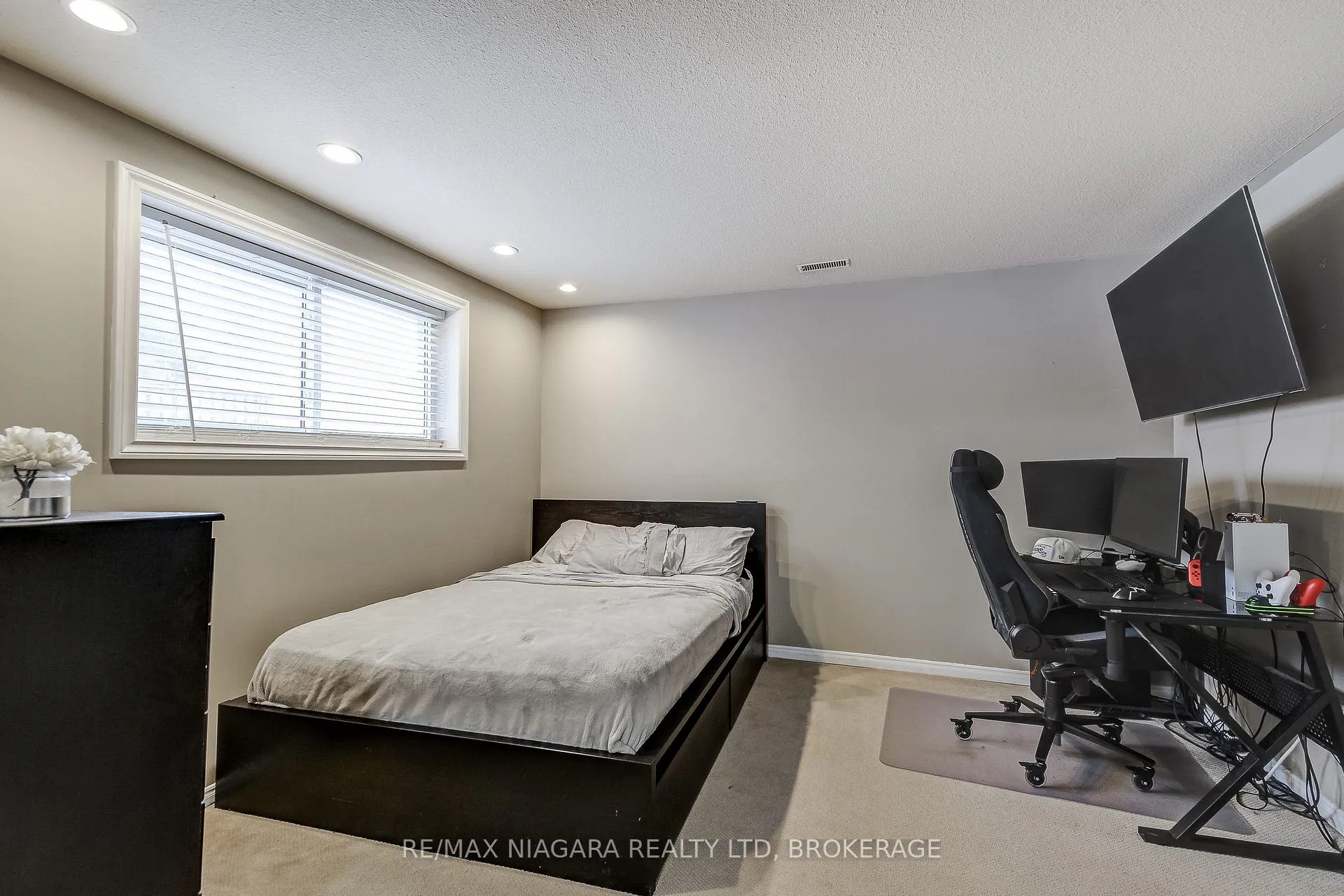 Photo 19 of 104 Whiteoak Crescent, Welland, N. Welland — HOMEH