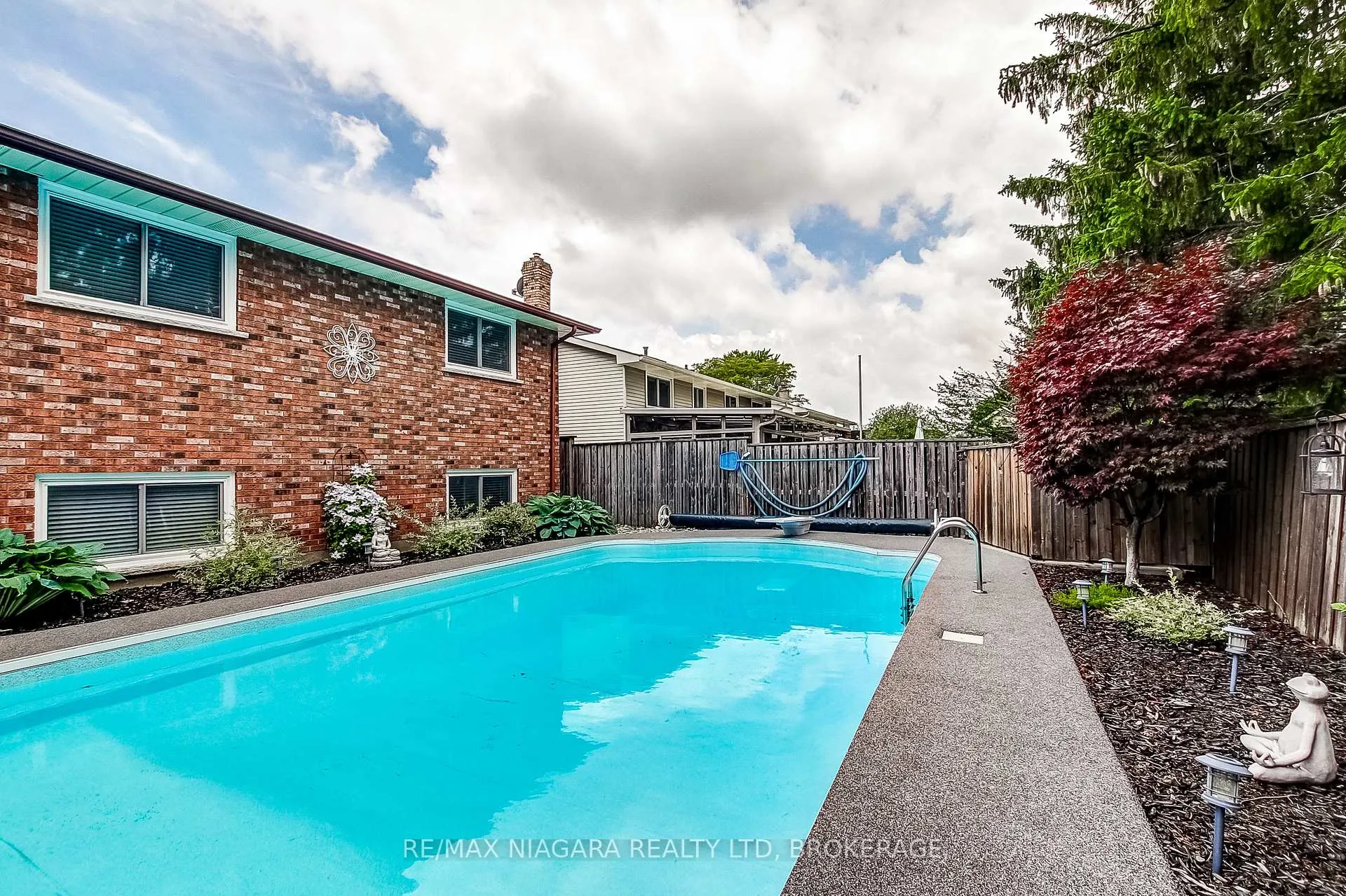 Photo 25 of 104 Whiteoak Crescent, Welland, N. Welland — HOMEH