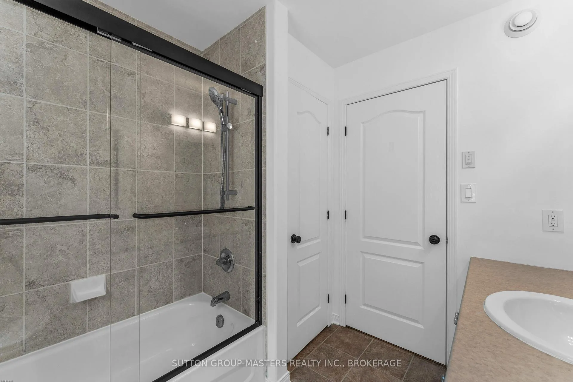 Photo 27 of 1521 Crimson Crescent, Kingston, City Northwest — HOMEH