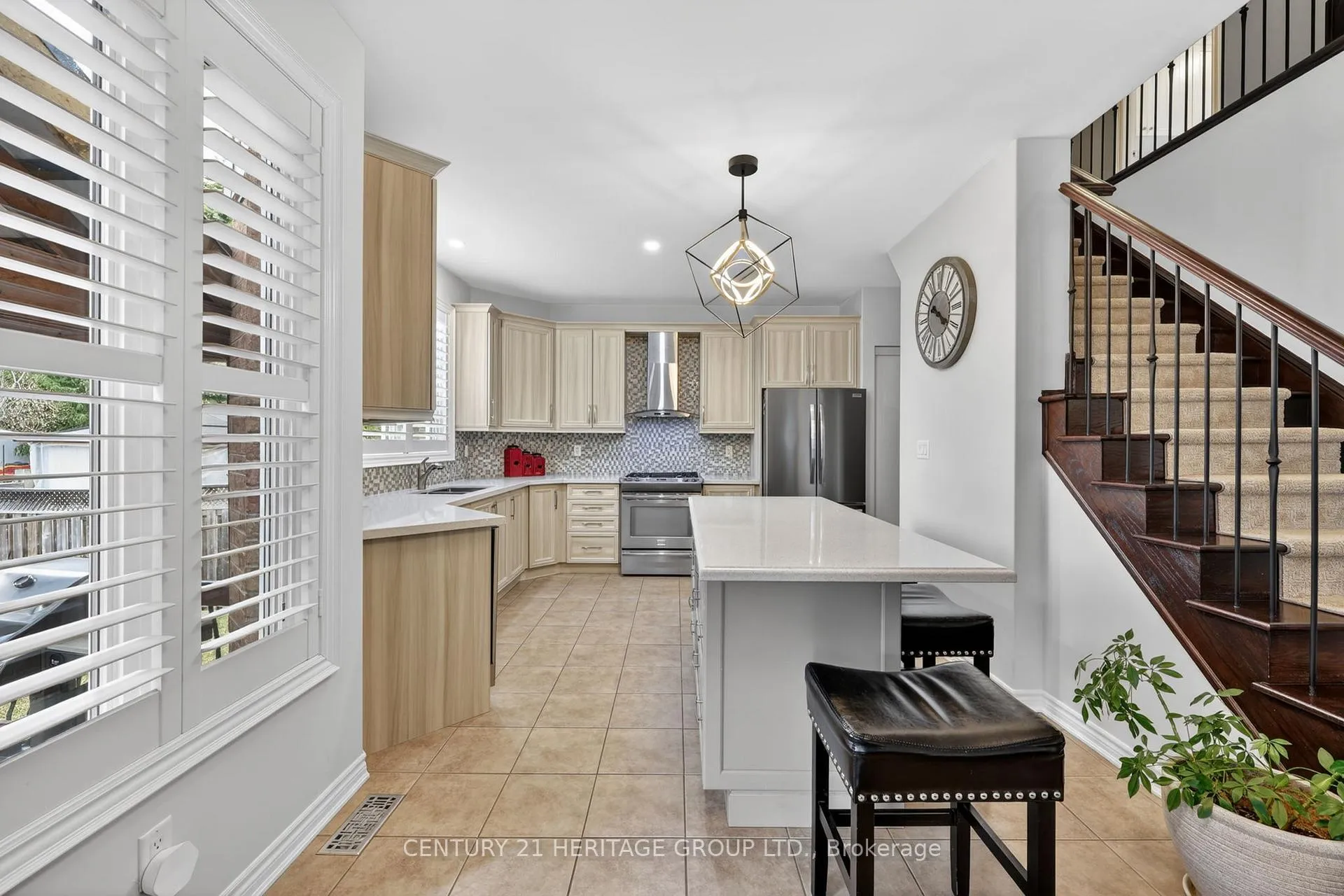 Photo 10 of 35 Paddison Place, New Tecumseth, Alliston — HOMEH