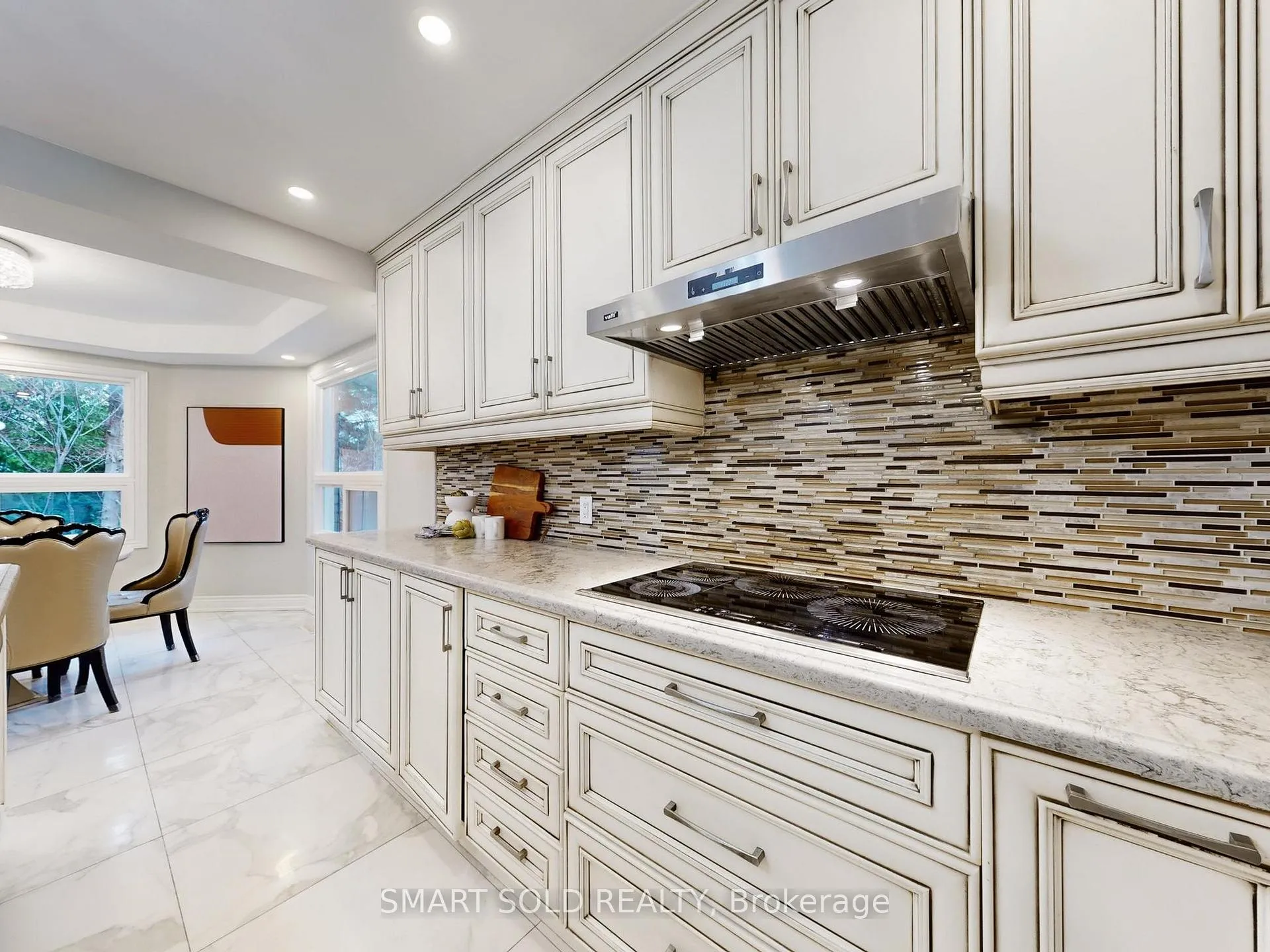 Photo 9 of 24 Normandy Crescent, Richmond Hill, Harding — HOMEH