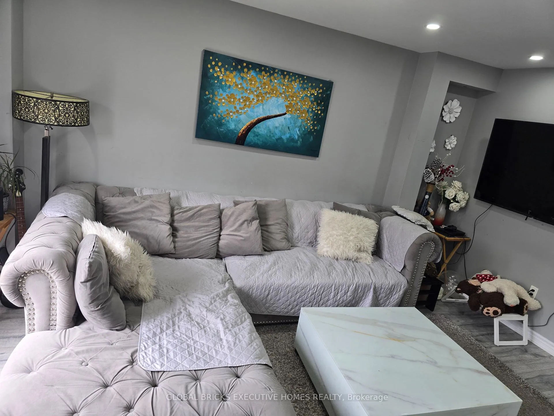 Photo 3 of 17 Mannel Crescent, Brampton, Fletcher's West — HOMEH
