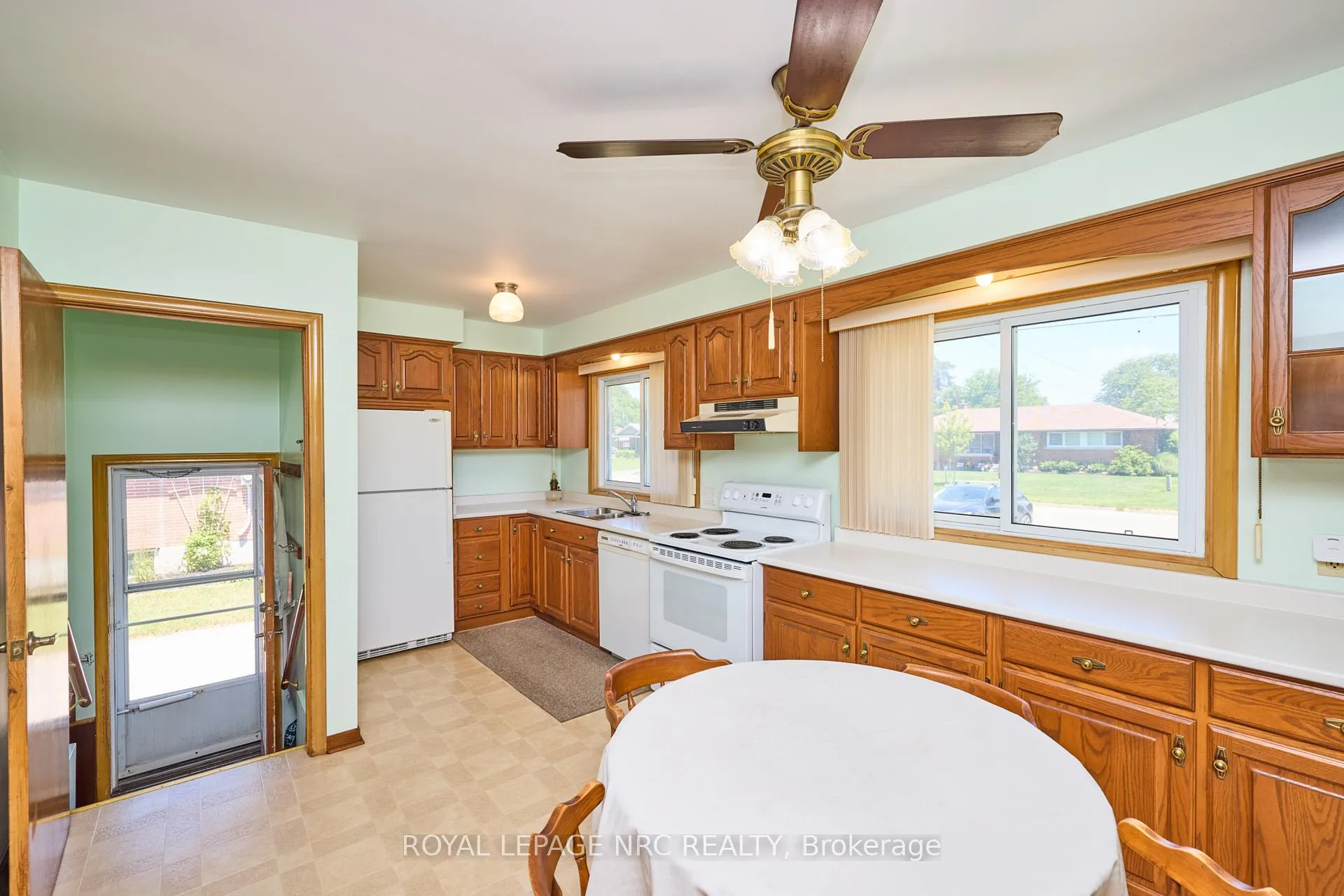 Photo 18 of 519 Alan Avenue, Welland, Prince Charles — HOMEH