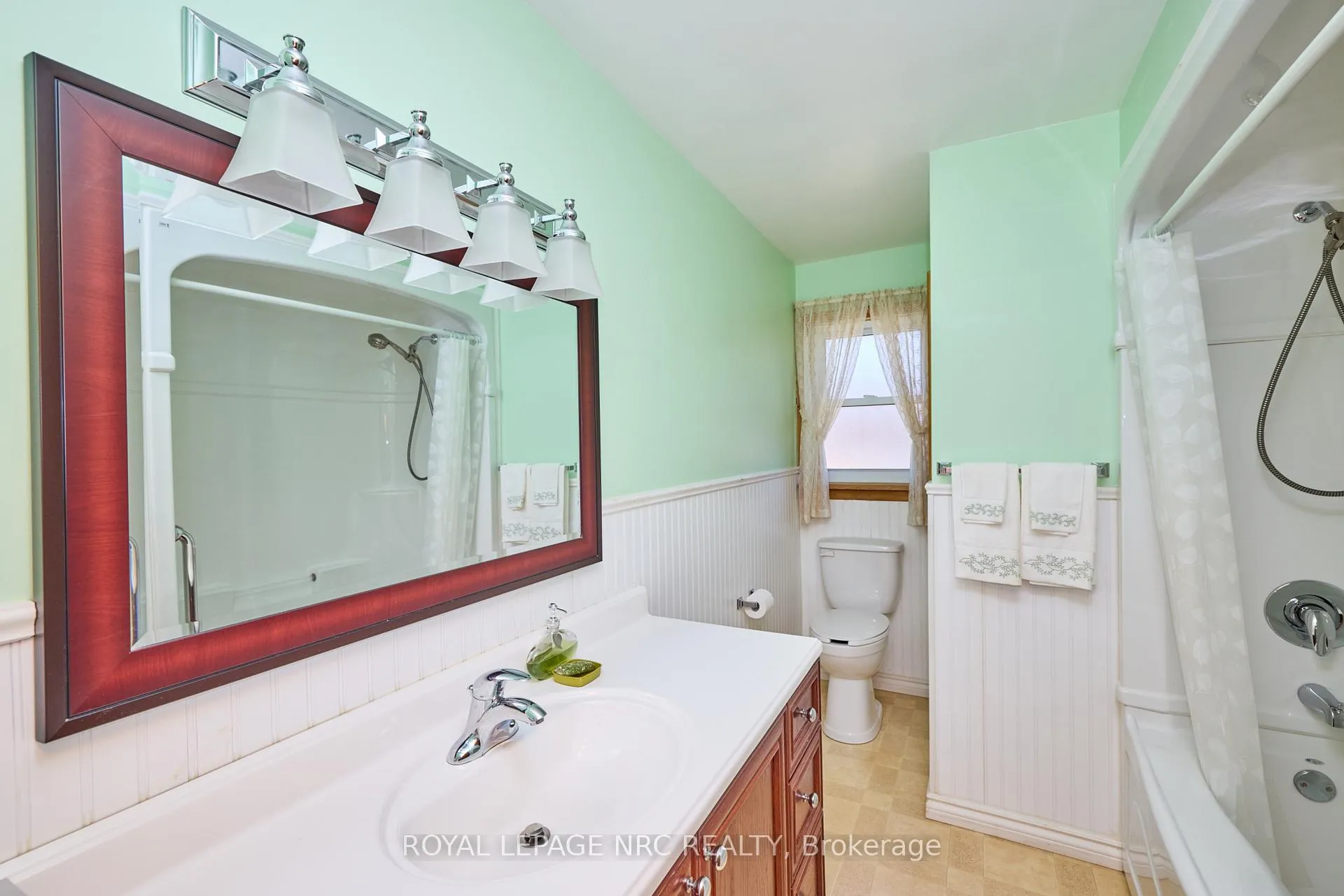 Photo 23 of 519 Alan Avenue, Welland, Prince Charles — HOMEH