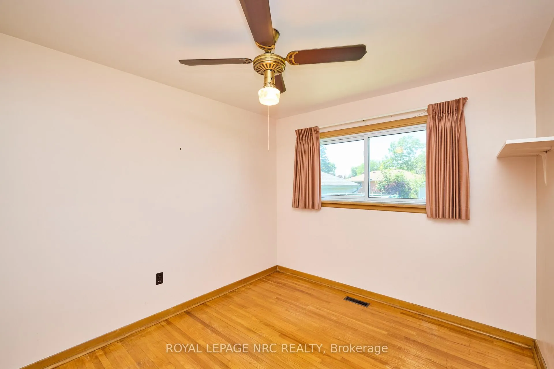 Photo 24 of 519 Alan Avenue, Welland, Prince Charles — HOMEH