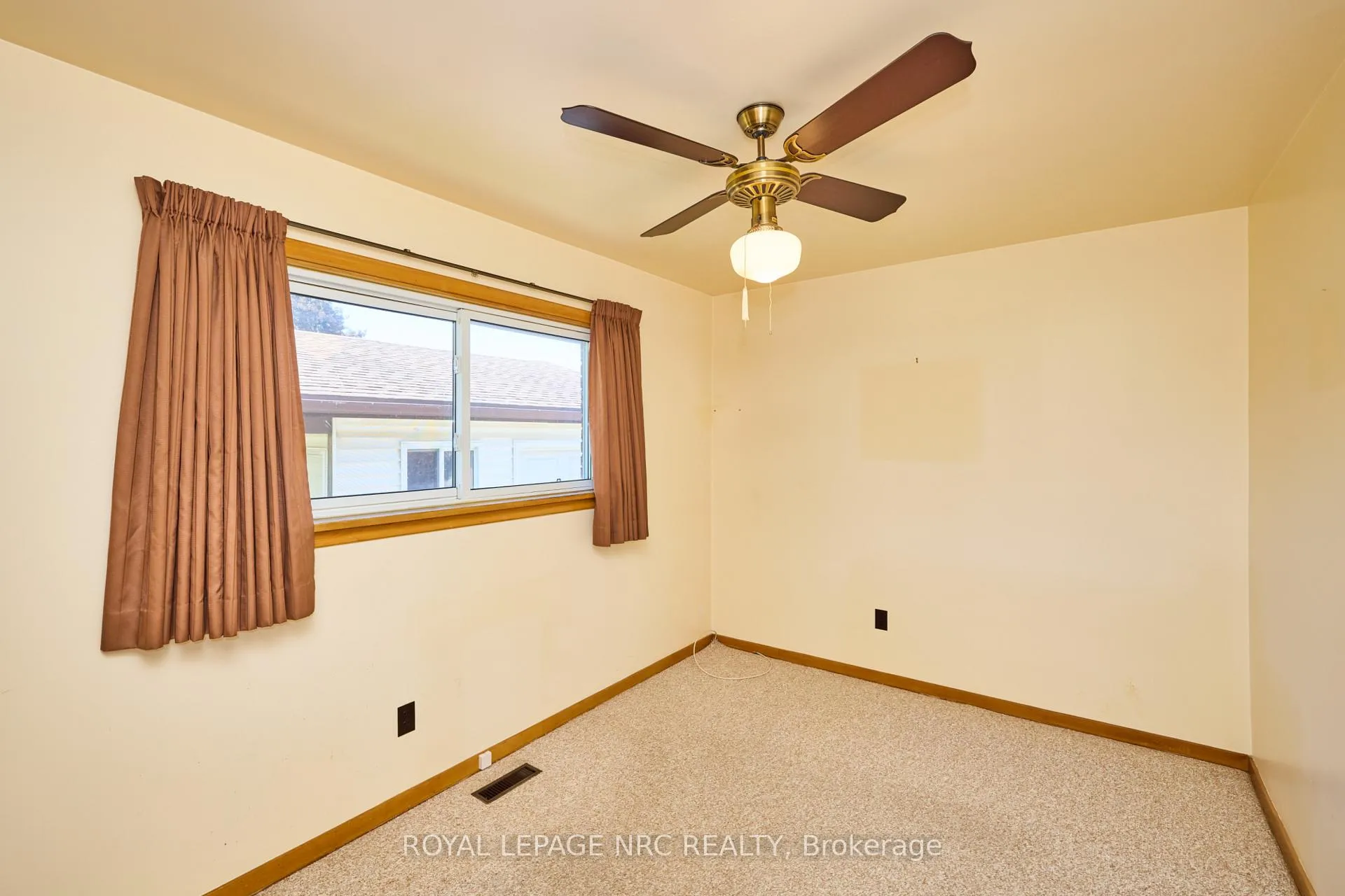 Photo 32 of 519 Alan Avenue, Welland, Prince Charles — HOMEH