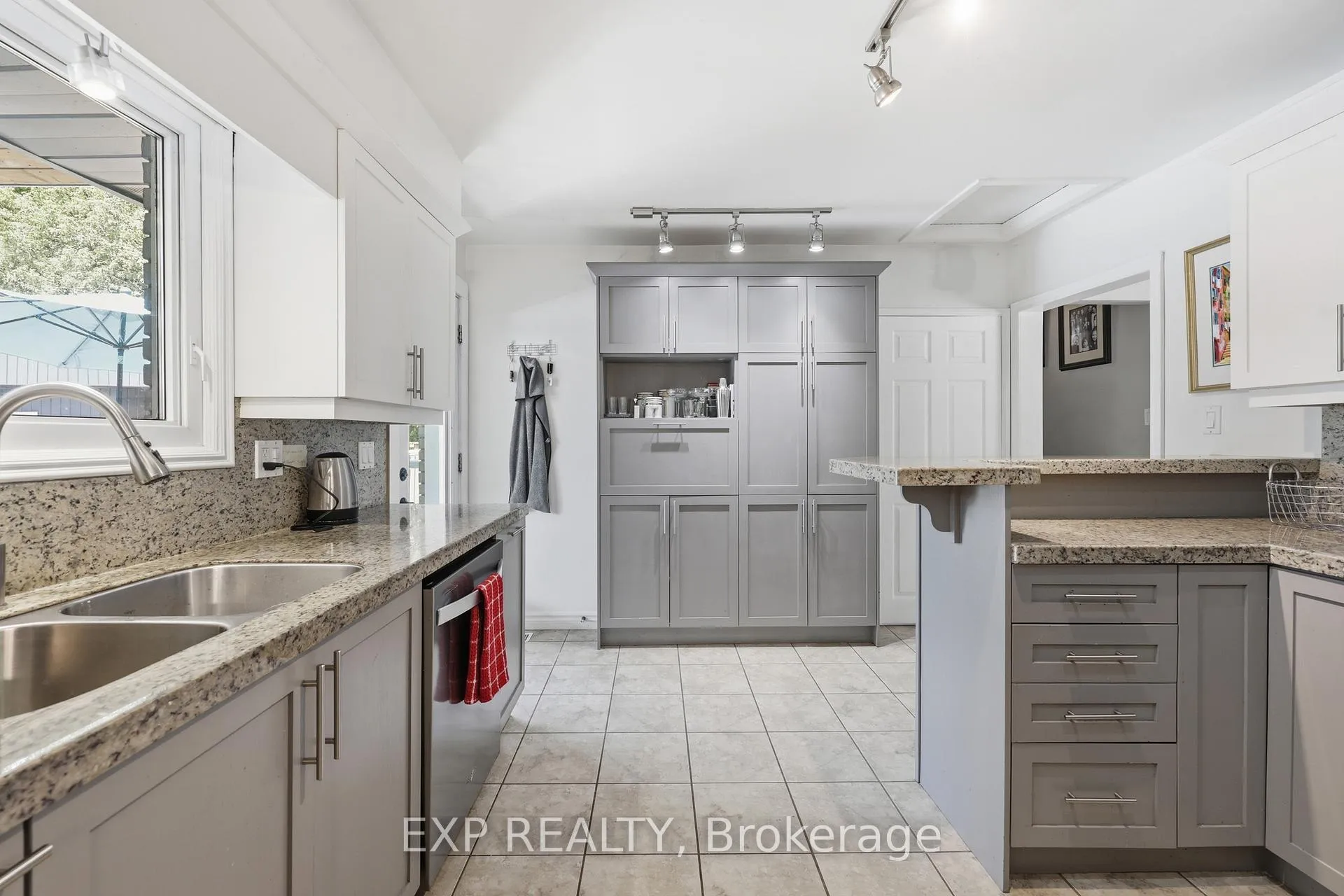 Photo 14 of 282 Harmony Road, Hamilton, Meadowlands — HOMEH