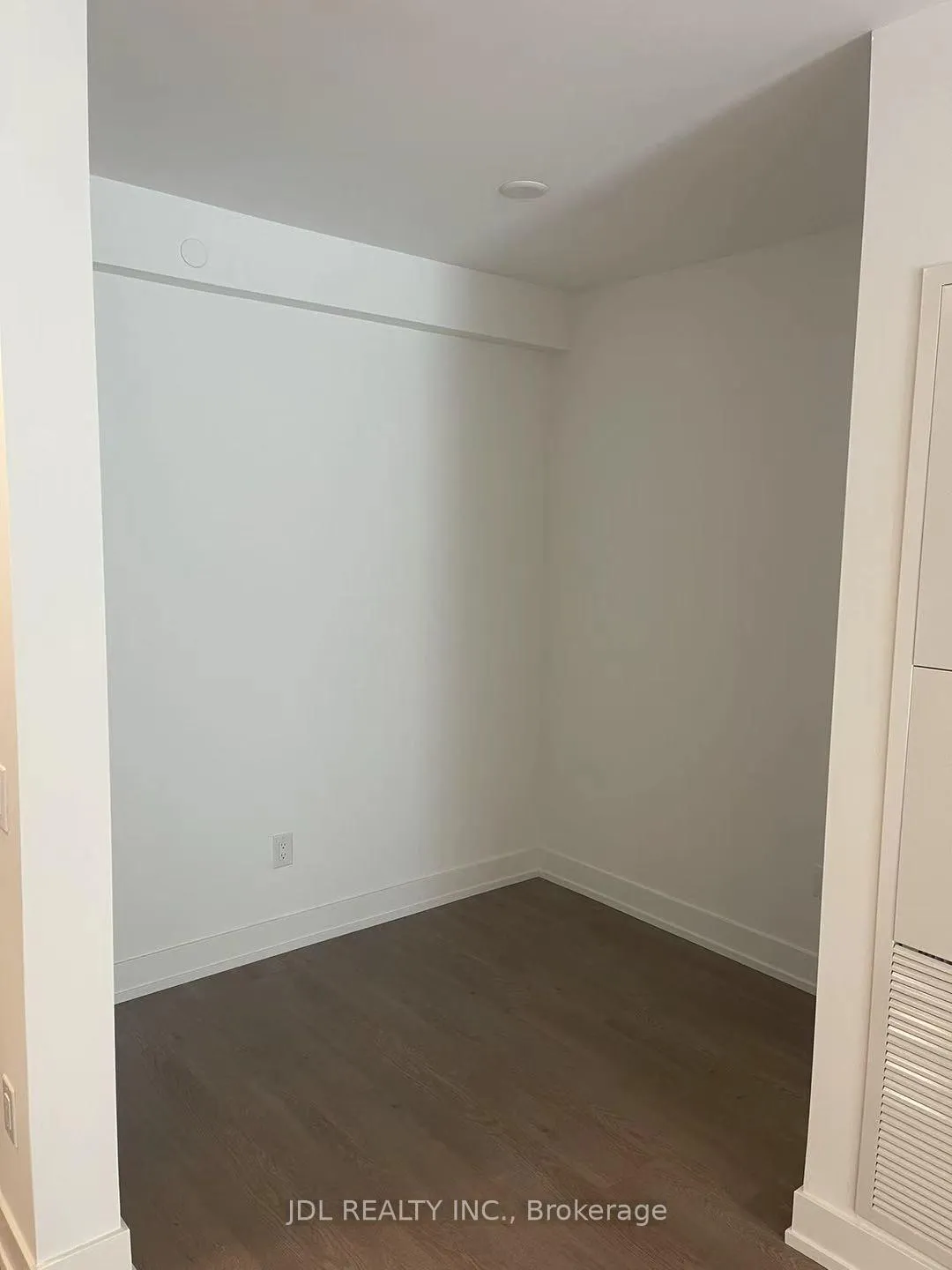 Photo 5 of Unit 802, 9 Clegg Road, Markham, Unionville — HOMEH