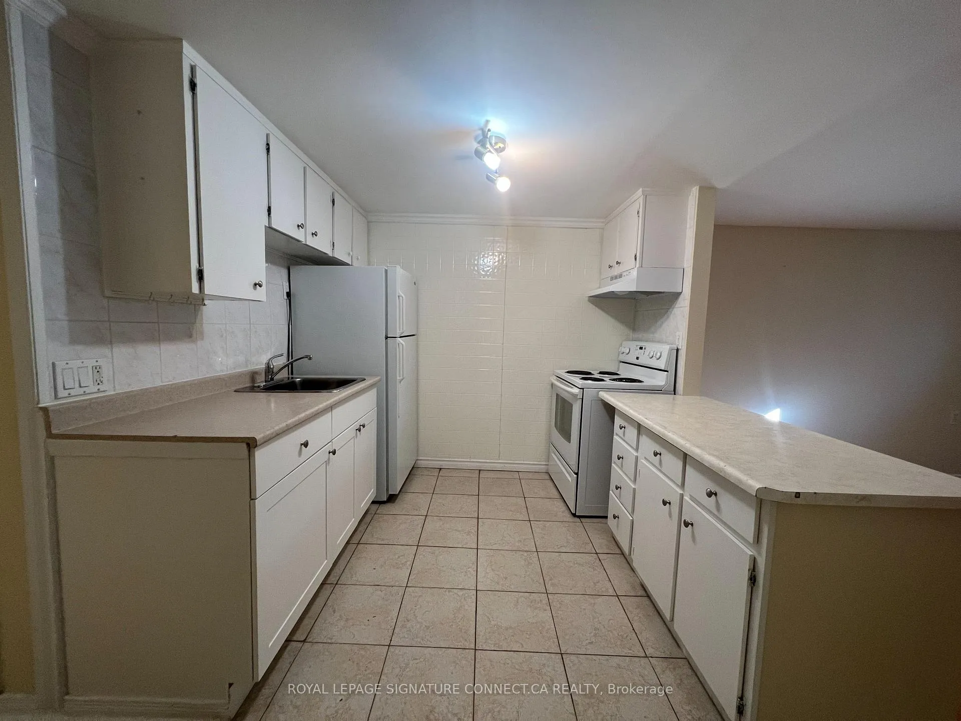 Photo 5 of Unit Bsmt, 897 Marinet Crescent, Pickering, West Shore — HOMEH
