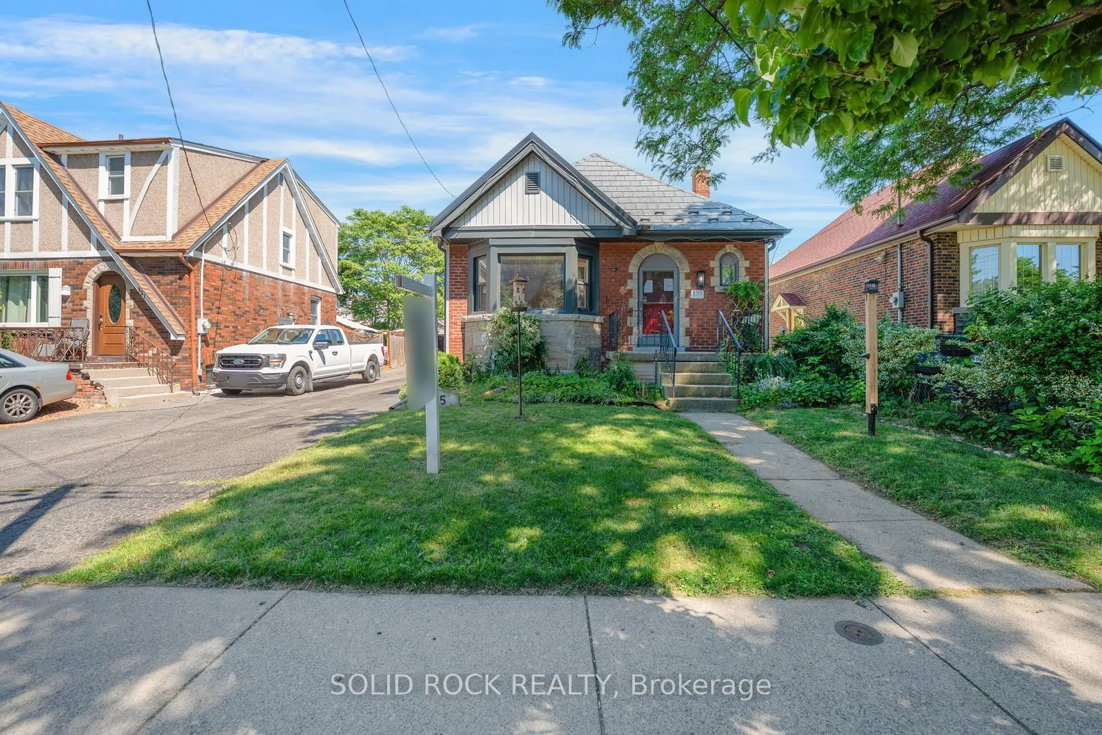 Photo 2 of 135 Wexford Avenue S, Hamilton, Delta — HOMEH