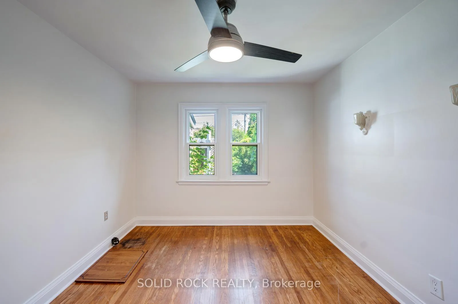 Photo 9 of 135 Wexford Avenue S, Hamilton, Delta — HOMEH