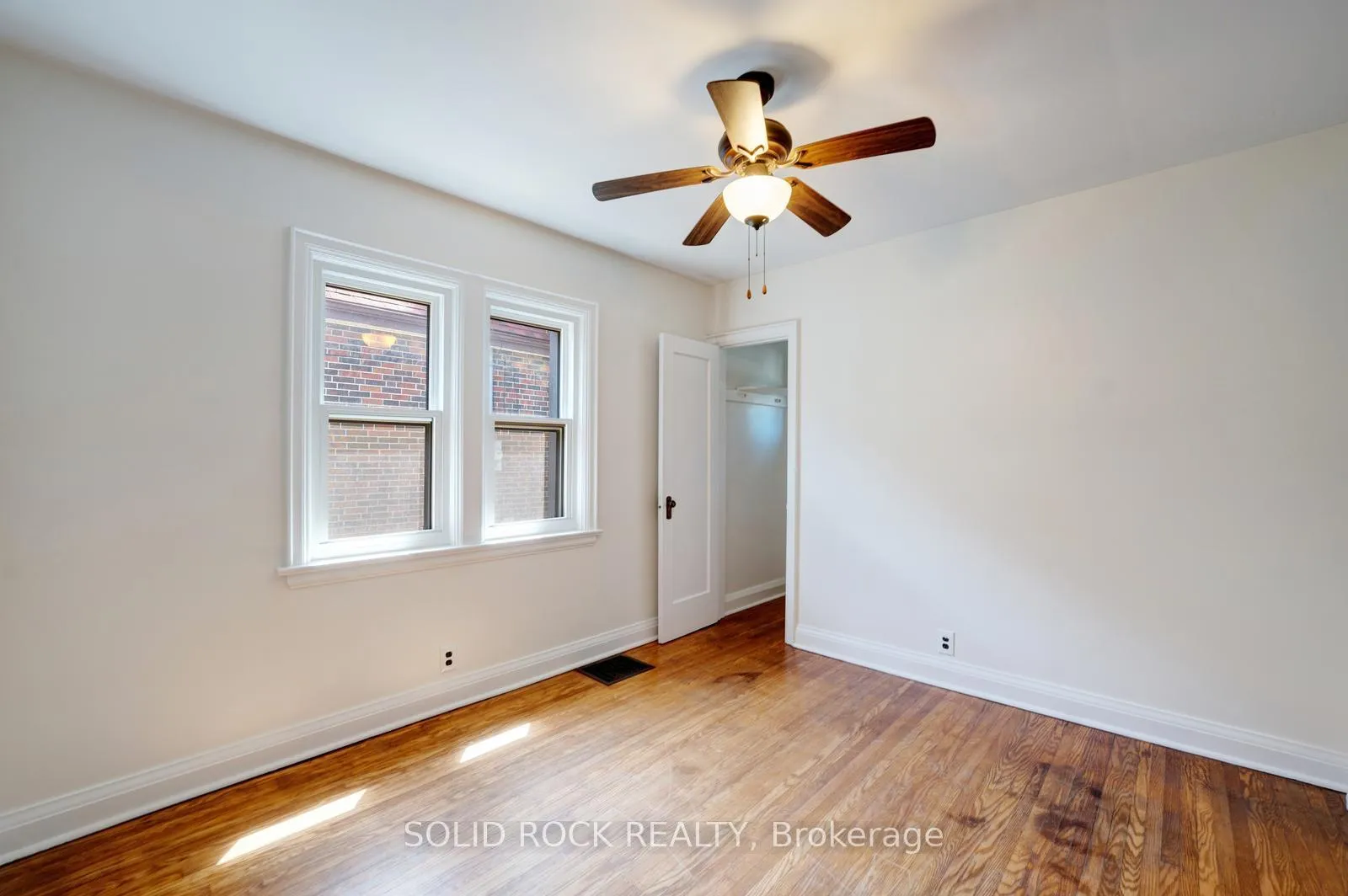 Photo 12 of 135 Wexford Avenue S, Hamilton, Delta — HOMEH