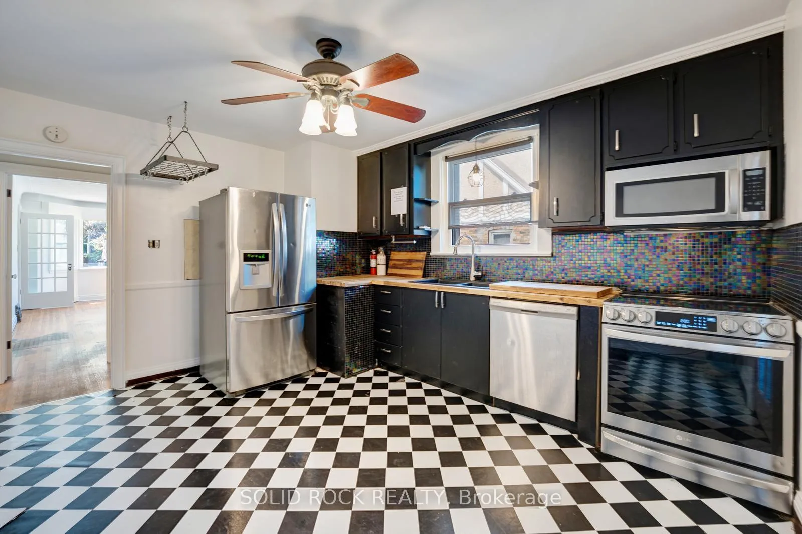 Photo 14 of 135 Wexford Avenue S, Hamilton, Delta — HOMEH