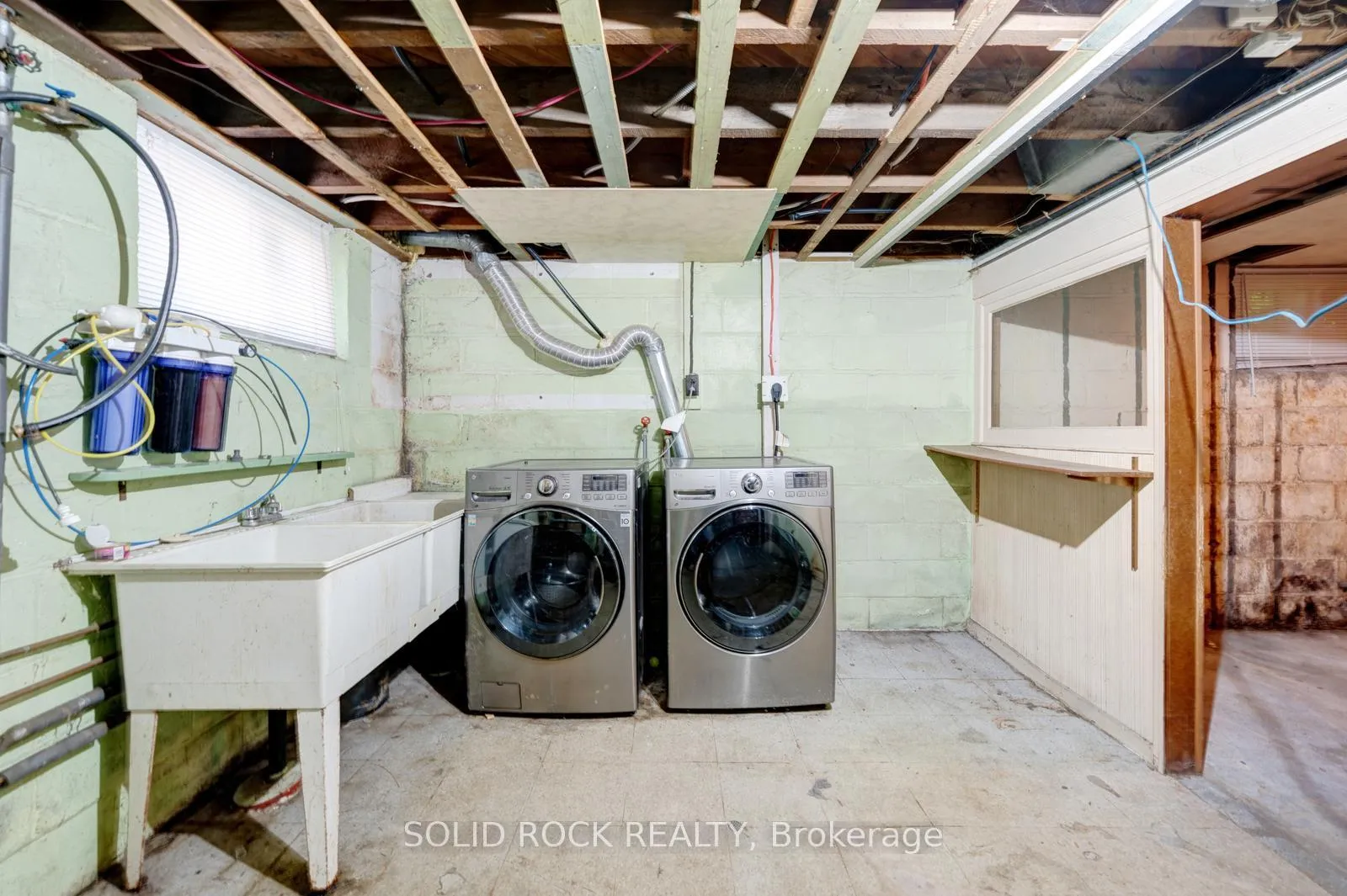 Photo 15 of 135 Wexford Avenue S, Hamilton, Delta — HOMEH