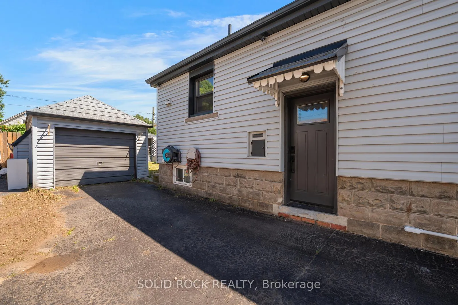 Photo 16 of 135 Wexford Avenue S, Hamilton, Delta — HOMEH