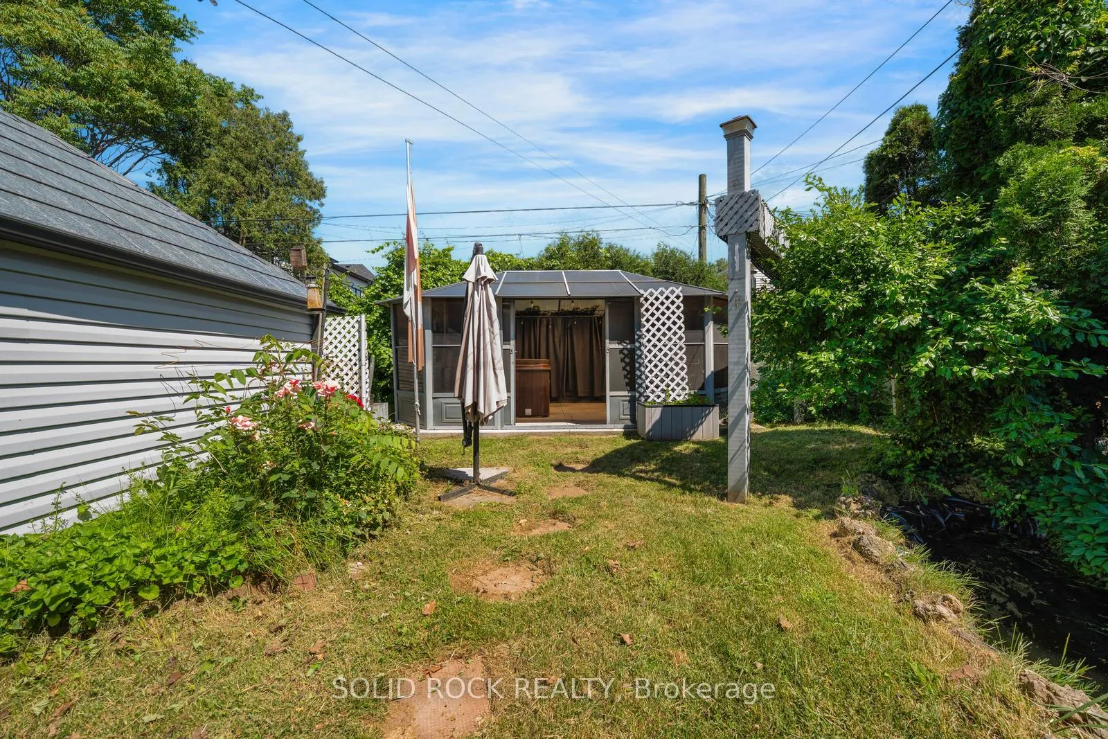 Photo 17 of 135 Wexford Avenue S, Hamilton, Delta — HOMEH