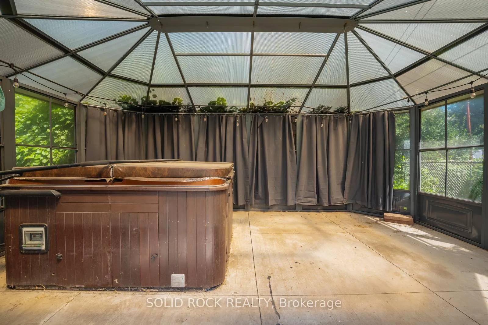 Photo 18 of 135 Wexford Avenue S, Hamilton, Delta — HOMEH