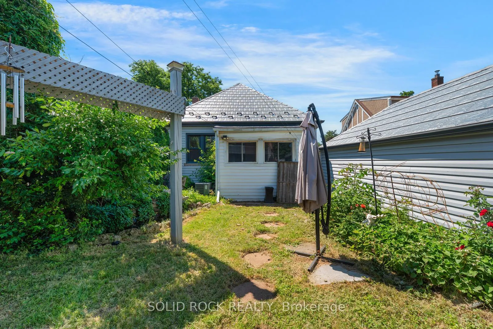 Photo 19 of 135 Wexford Avenue S, Hamilton, Delta — HOMEH
