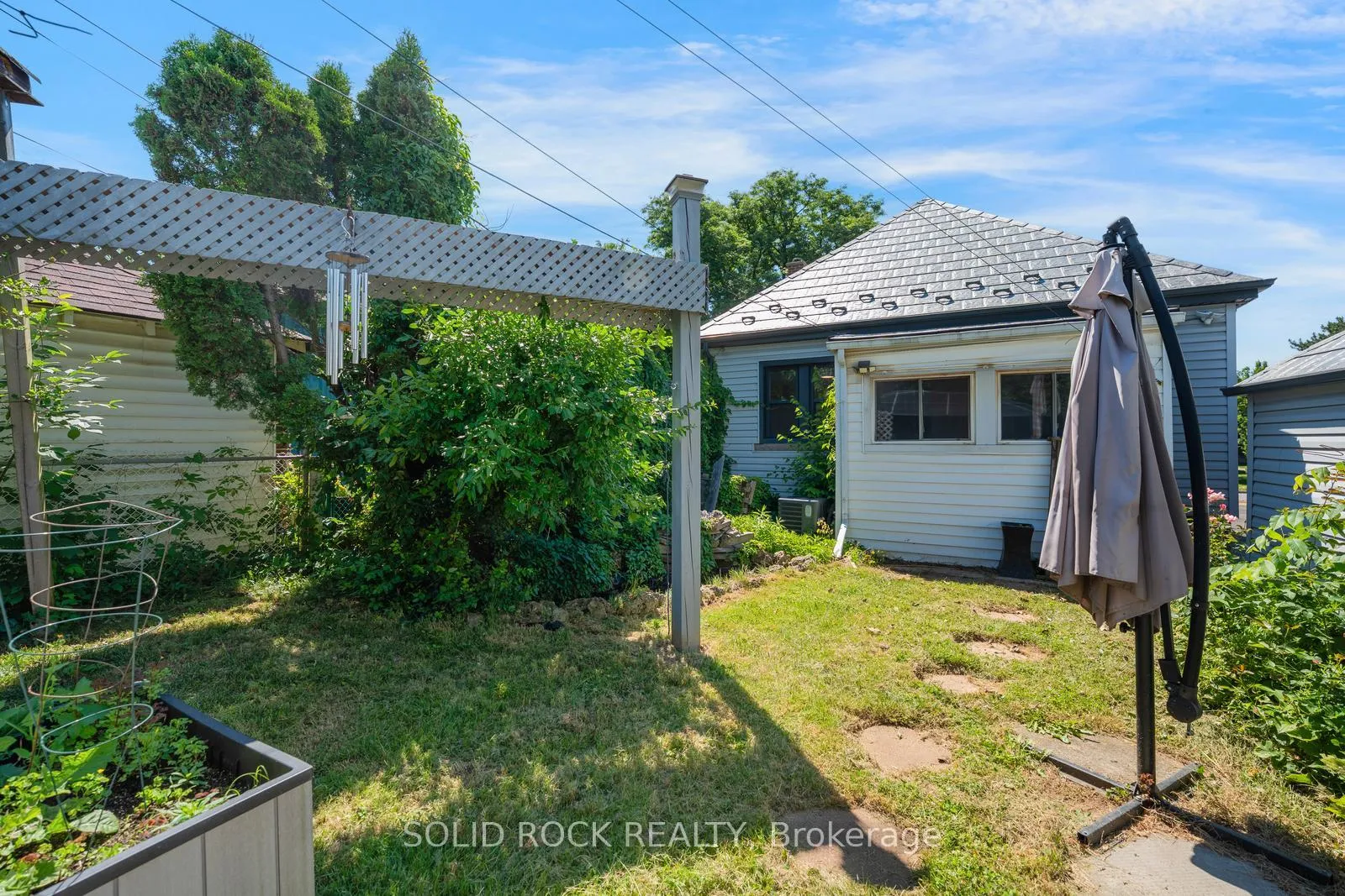 Photo 20 of 135 Wexford Avenue S, Hamilton, Delta — HOMEH