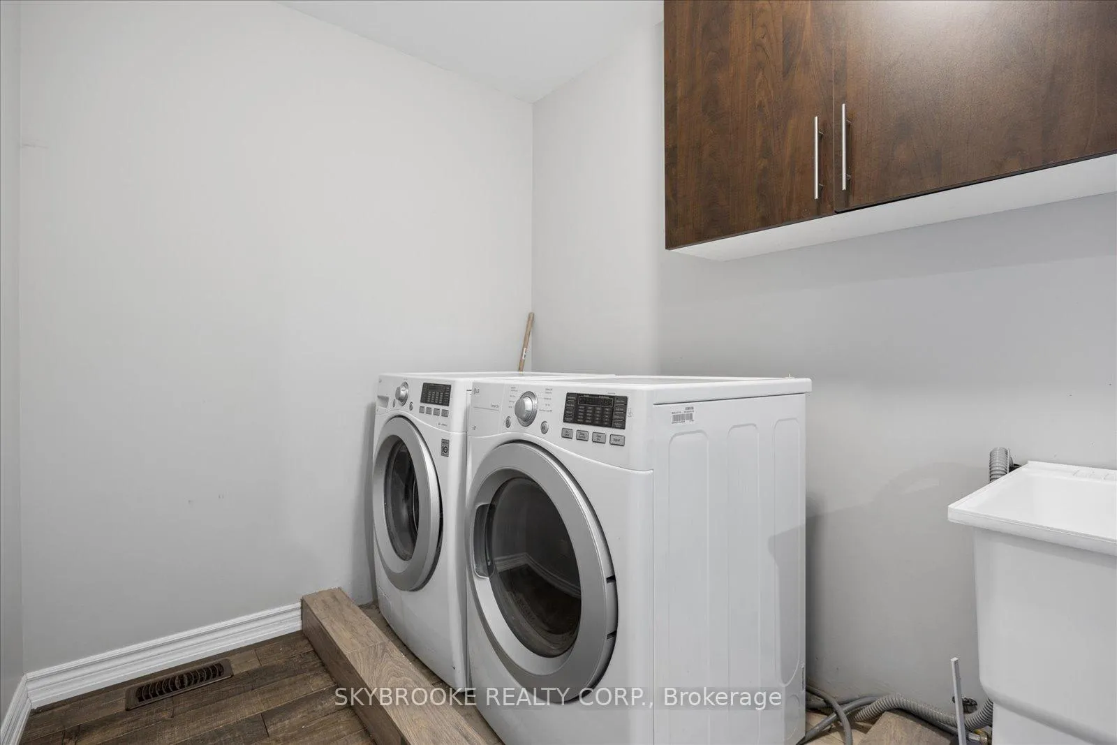 Photo 34 of 1150 Wharram Way, Innisfil, Lefroy — HOMEH