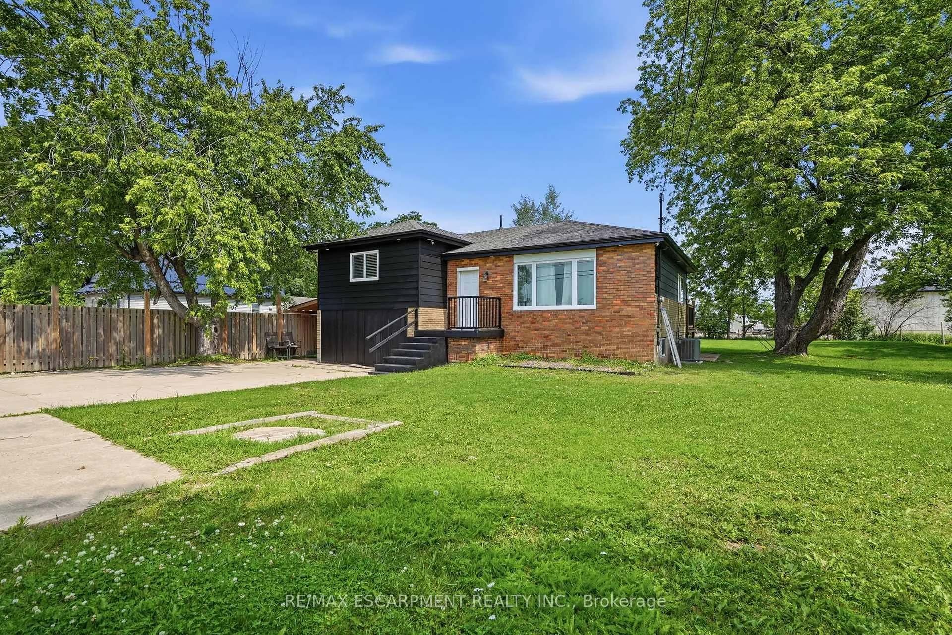 Photo 2 of 293 #20 Regional Road, Hamilton, Rural Glanbrook — HOMEH