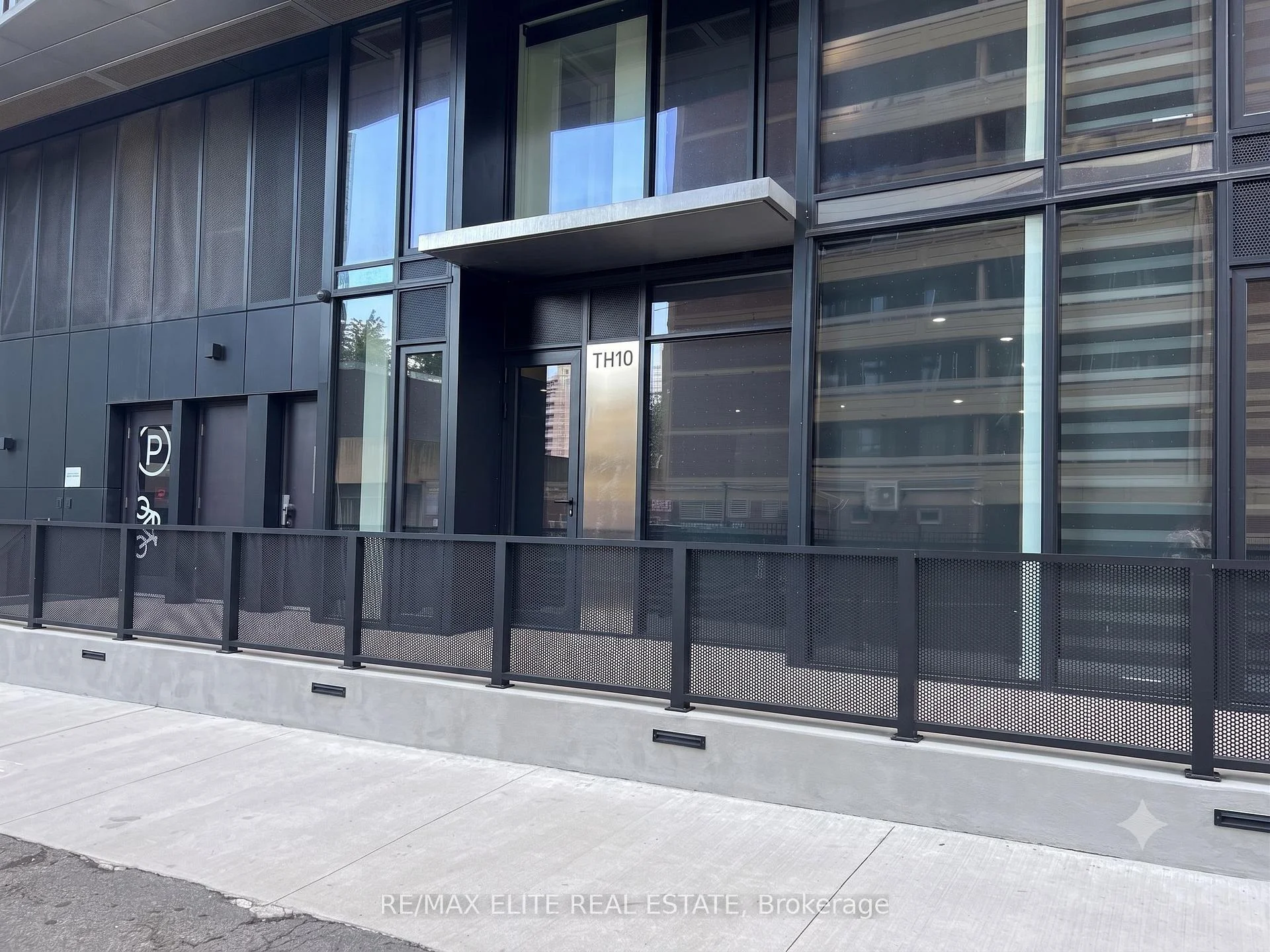 Photo 2 of Unit TH10, 55 Charles Street E, Toronto, Church-Yonge Corridor — HOMEH