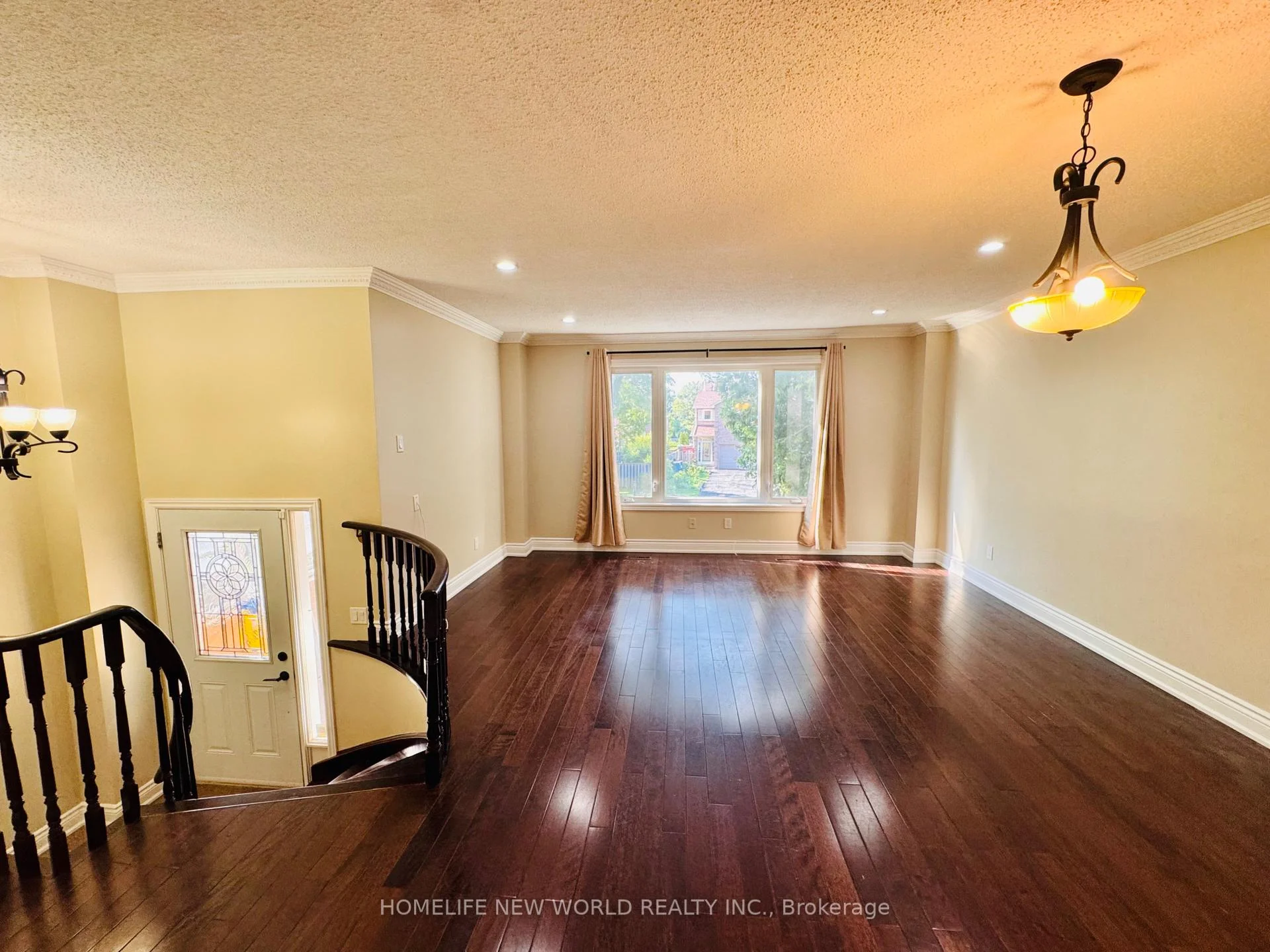 Photo 2 of 24 Kemsing Court, Markham, Milliken Mills West — HOMEH